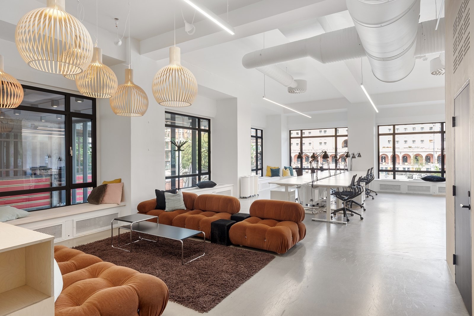 Sosial sone med mulighet for touch down arbeidsplasser Galleribilde