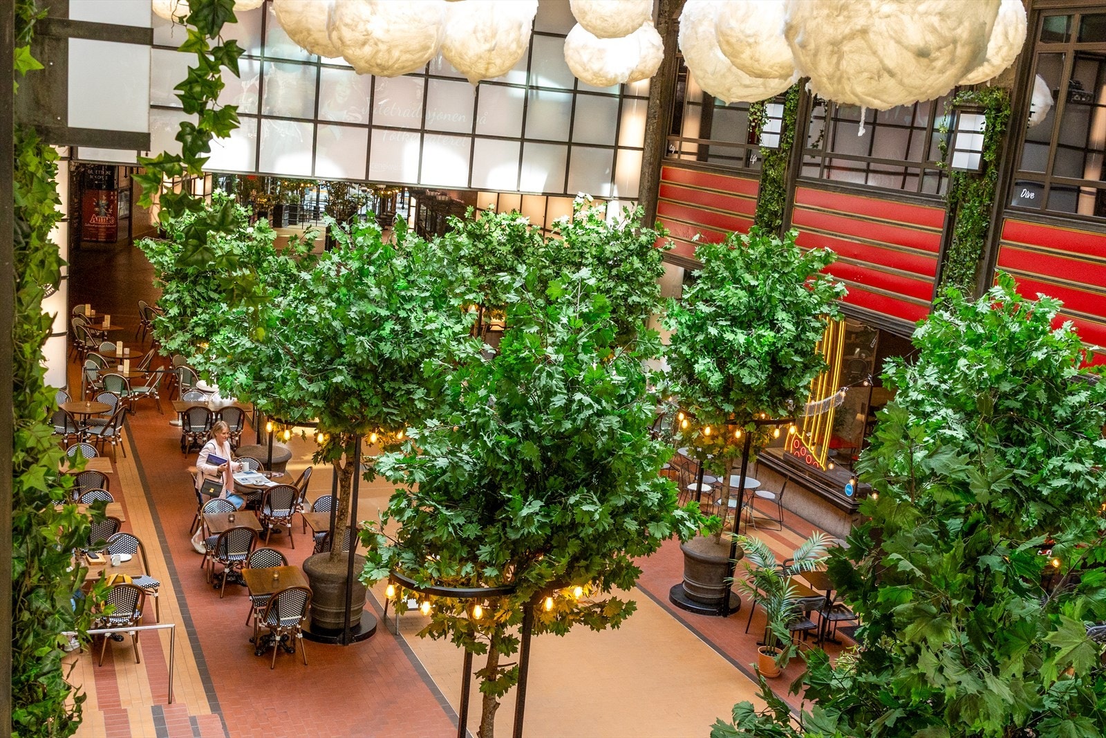 Restauranter og kafeer i Folketeaterpassasjen Galleribilde