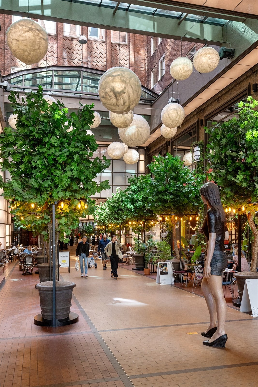 Fra Folketeaterpassasjen Galleribilde