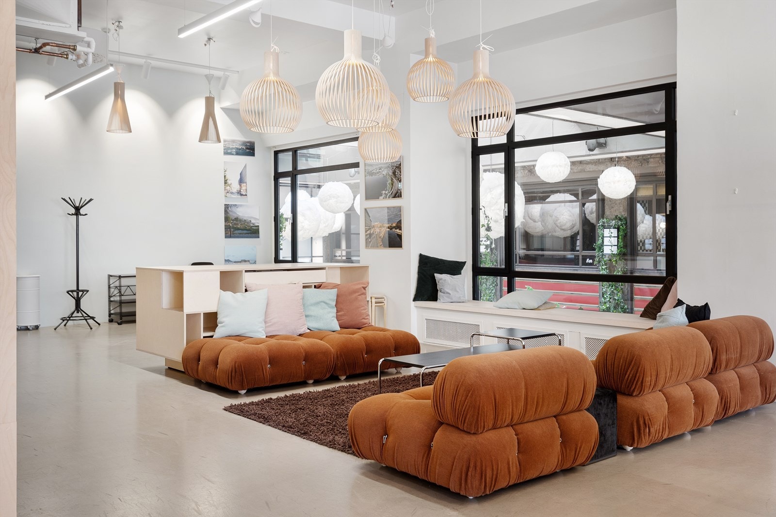 Sosial sone med utsikt mot Folketeaterpassasjen Galleribilde