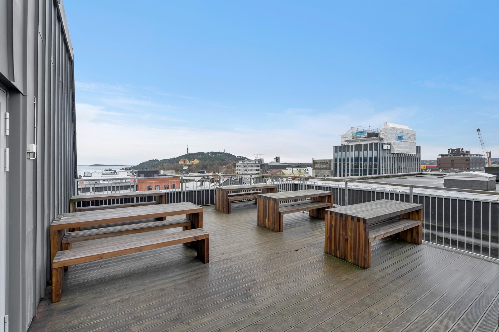 Takterrasse utenfor kantine Galleribilde