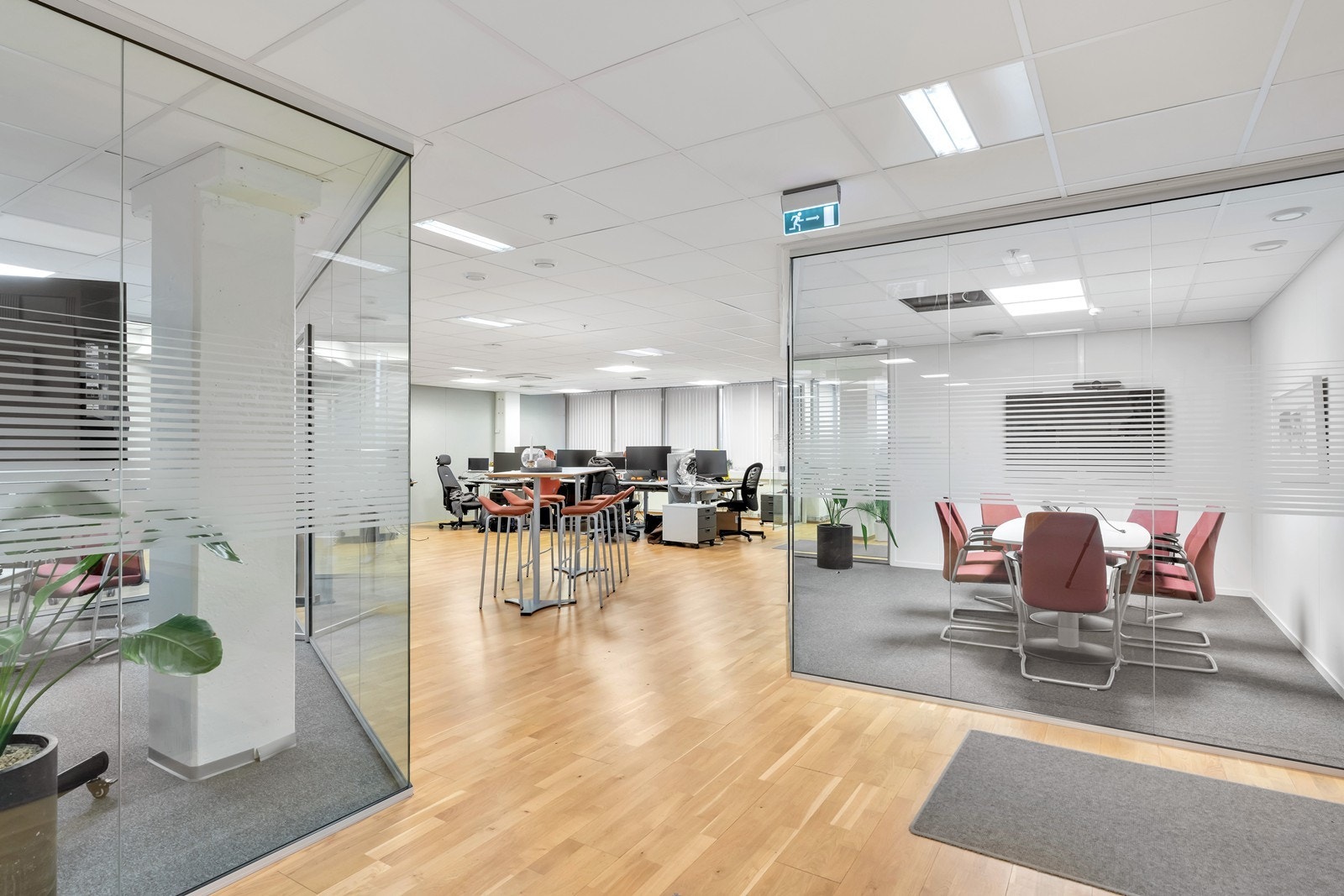 Åpne landskap og private kontorer Galleribilde