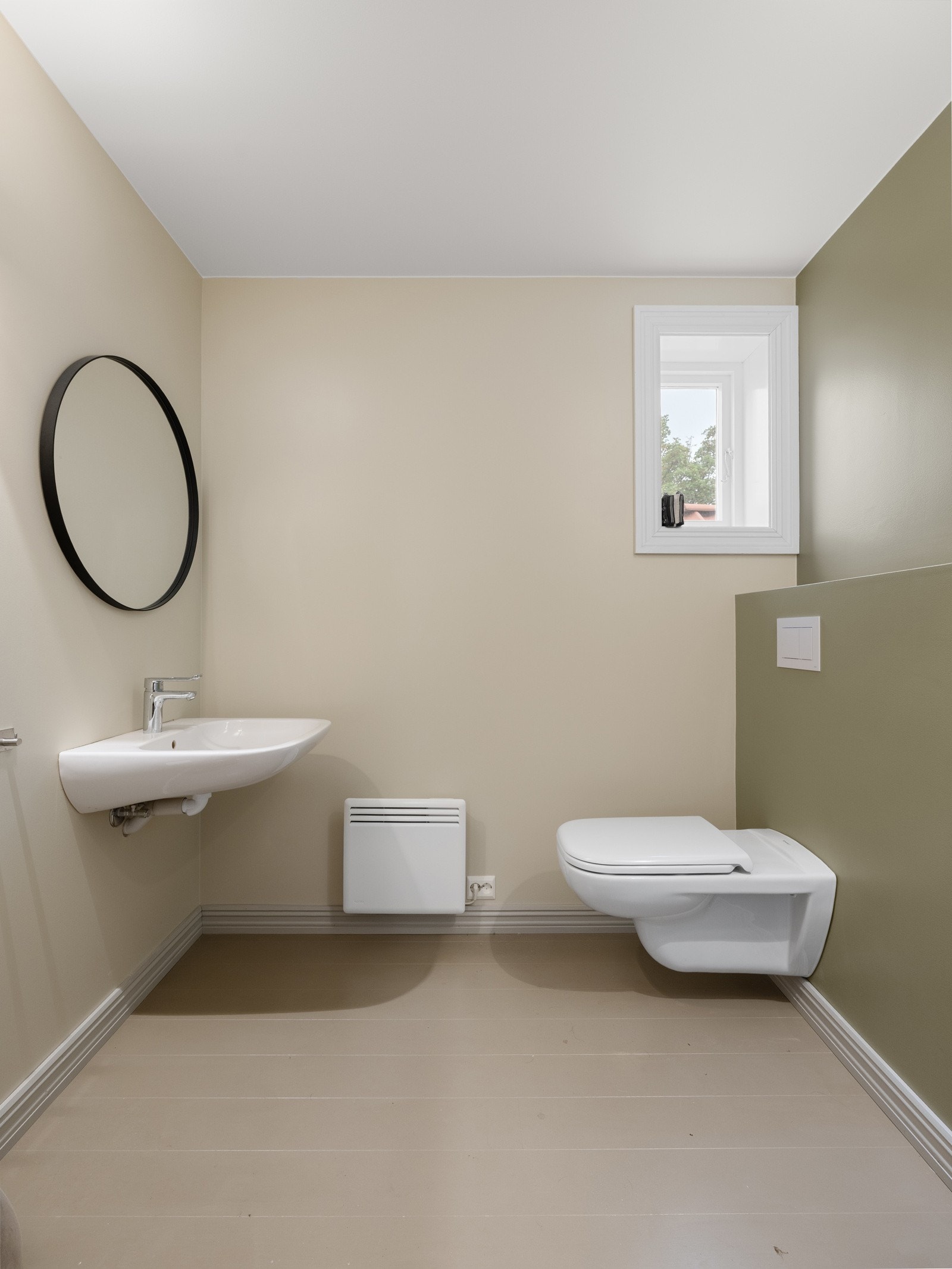 Fra entreen er det tilgang til gjestetoalett. Galleribilde