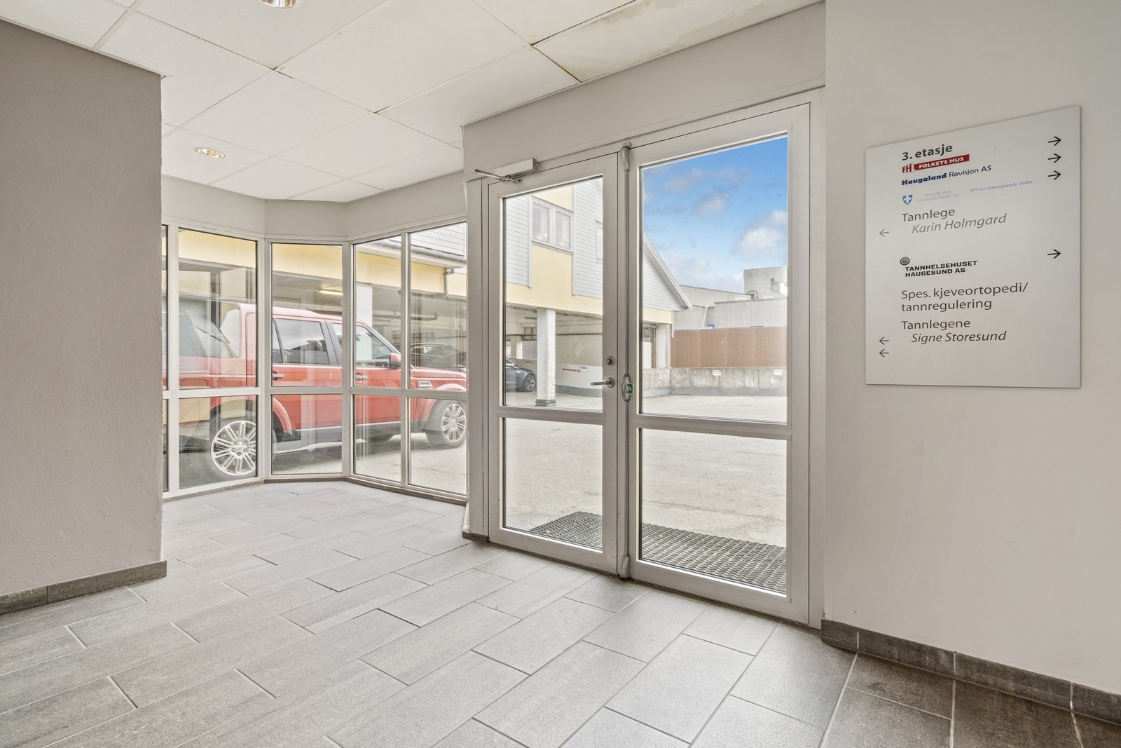 Felles inngang. Galleribilde