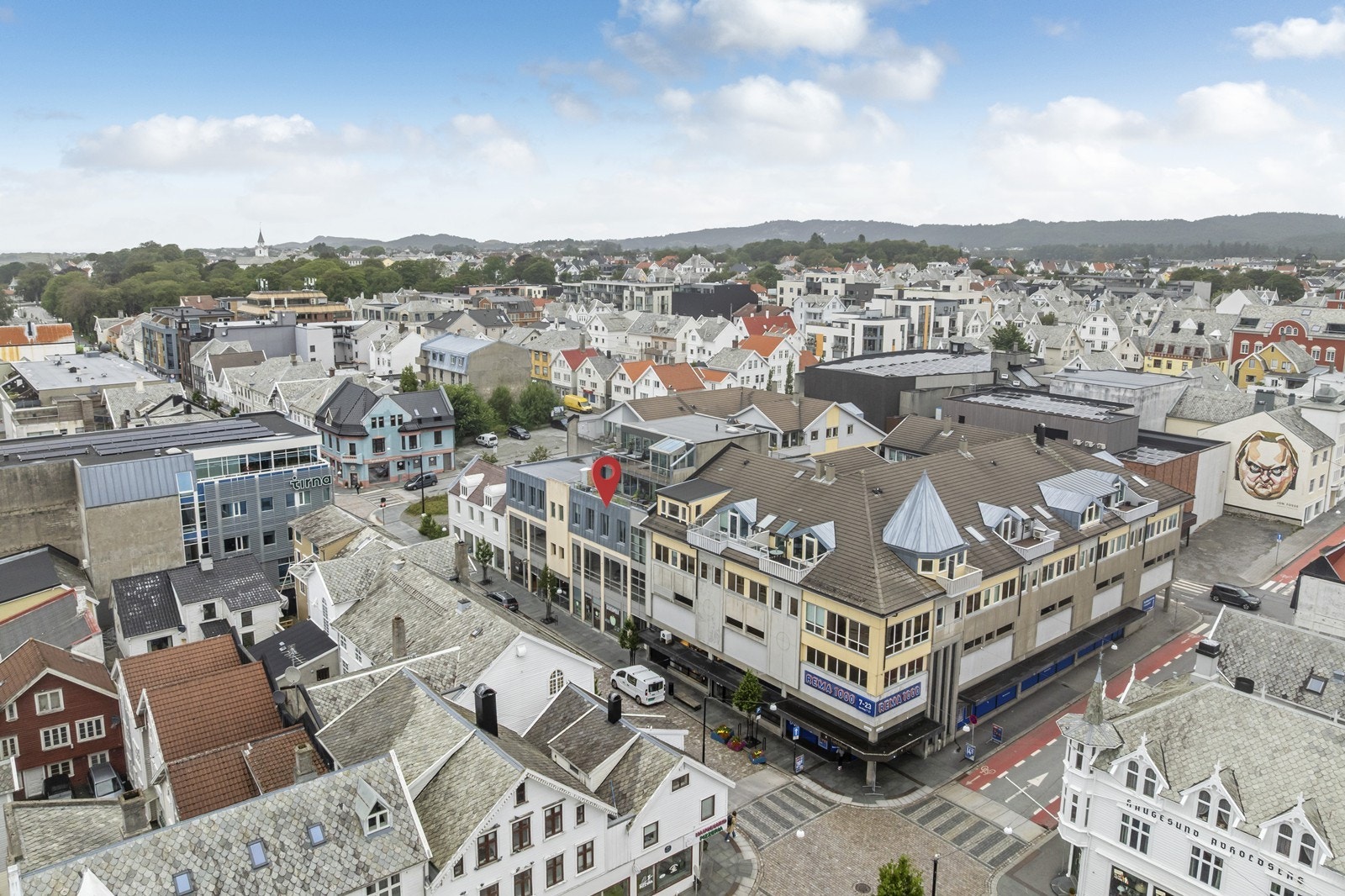 Med sentral beliggenhet, enkel adkomst og gode parkeringsmuligheter ligger alt til rette for å skape en attraktiv virksomhet Galleribilde