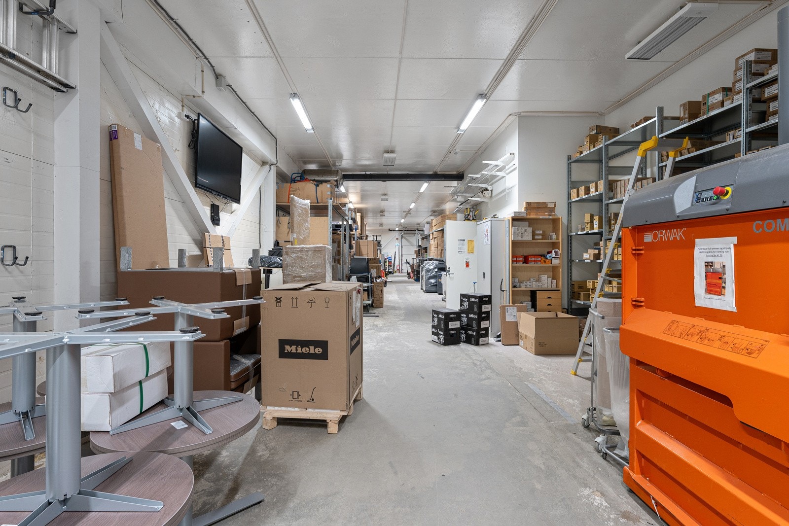 1. etg består av et praktisk, oppvarmet lager. Galleribilde