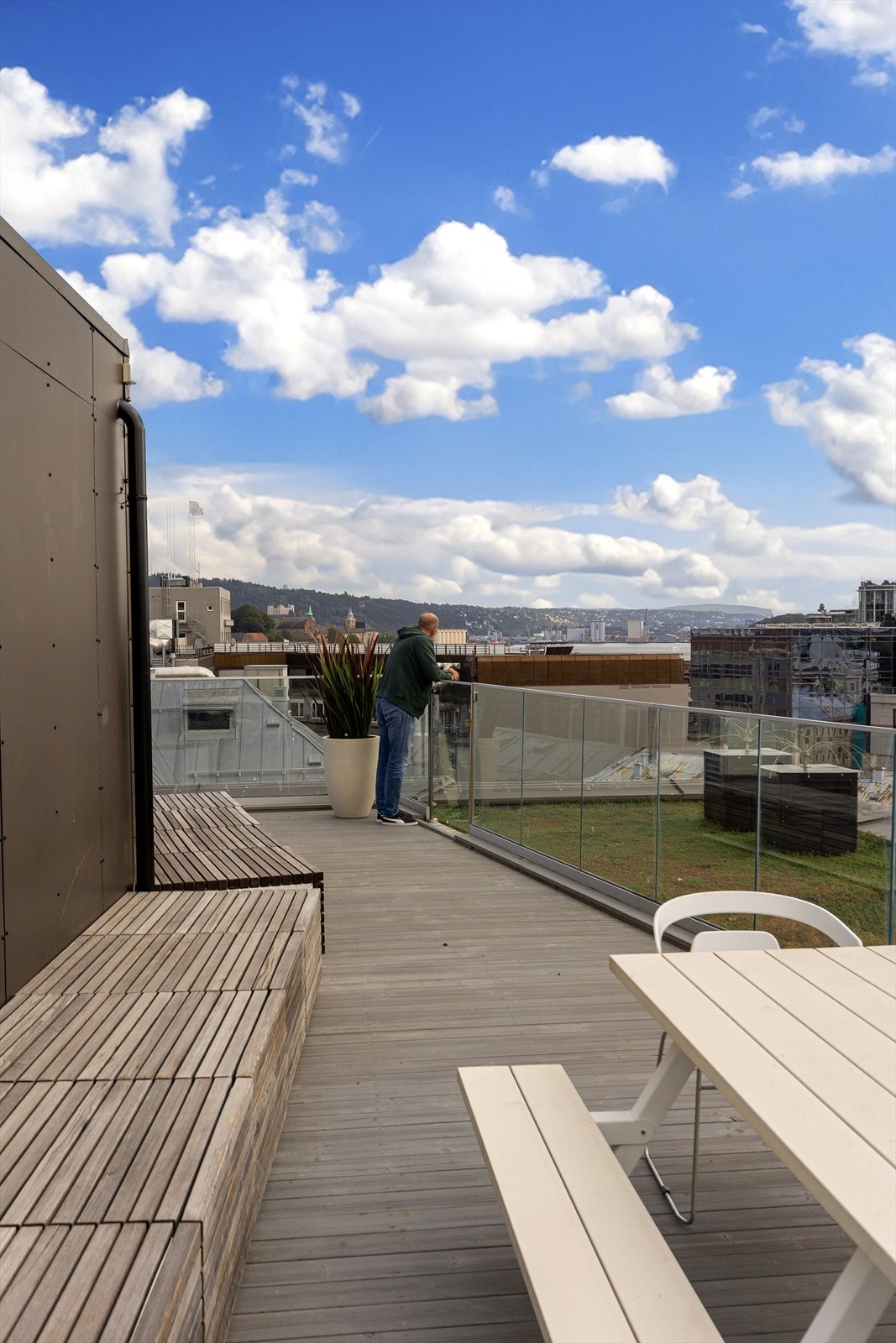 Felles takterrasse med adkomst fra møtesenteret. Terrassen er utstyrt med "skybar" for arrangementer Galleribilde