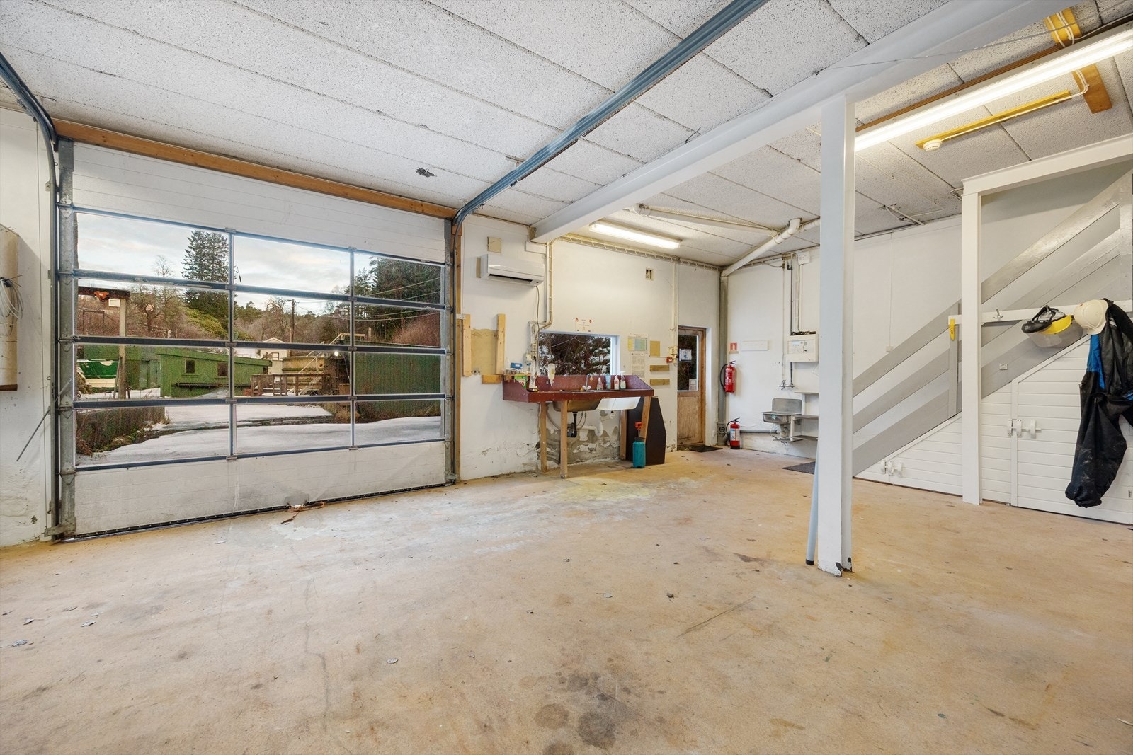 Inngangspartiet med innkjøringsport til hovedbygget. Galleribilde