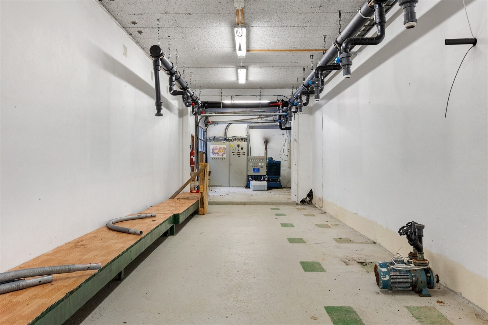 Bygningen har flere halle for produksjon og lager, her 1. etasjen. Galleribilde