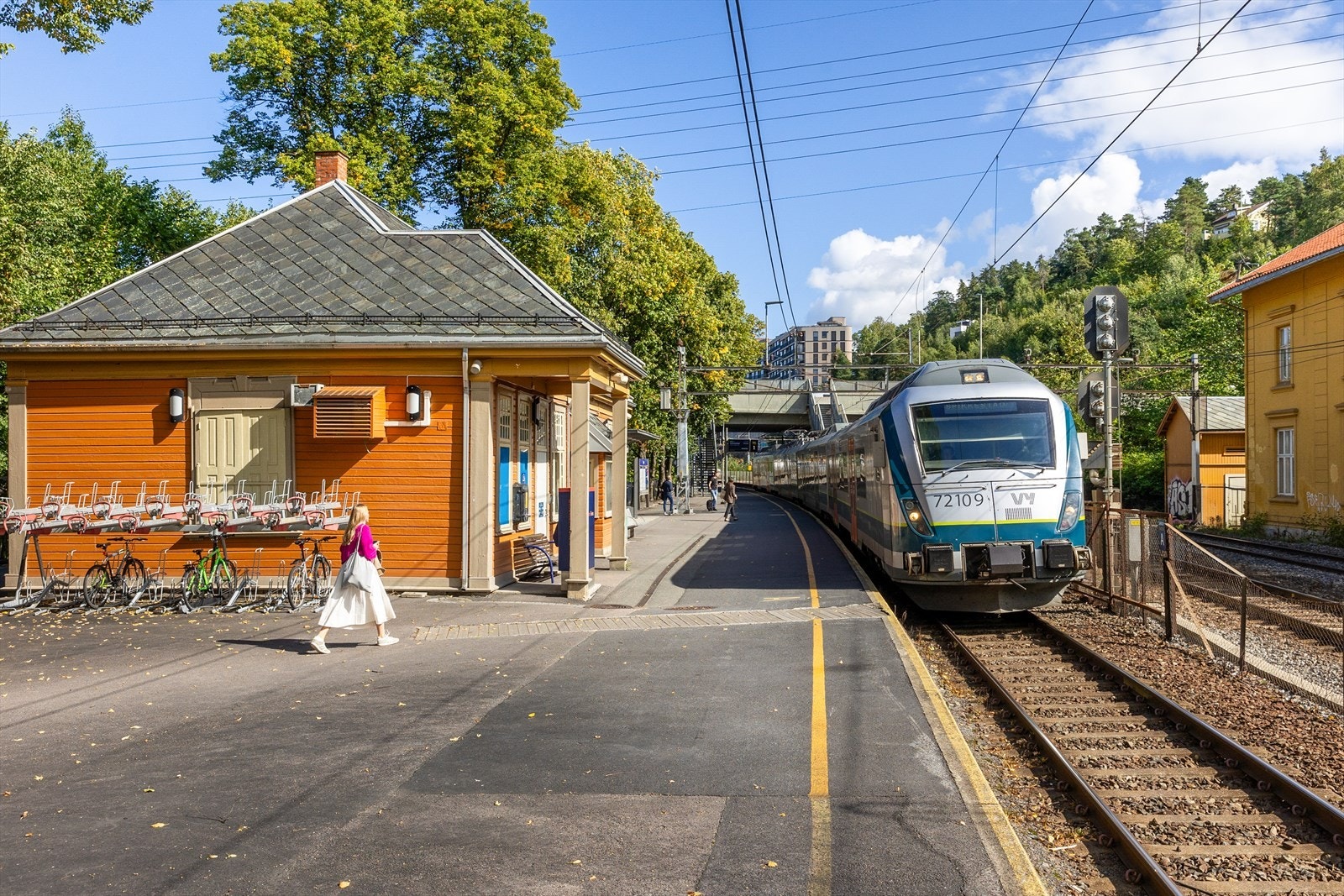 Ca. 4-5.min. gangavstand til Bryn togstasjon og ca. 10.min. til Brynseng T-banestasjon Galleribilde