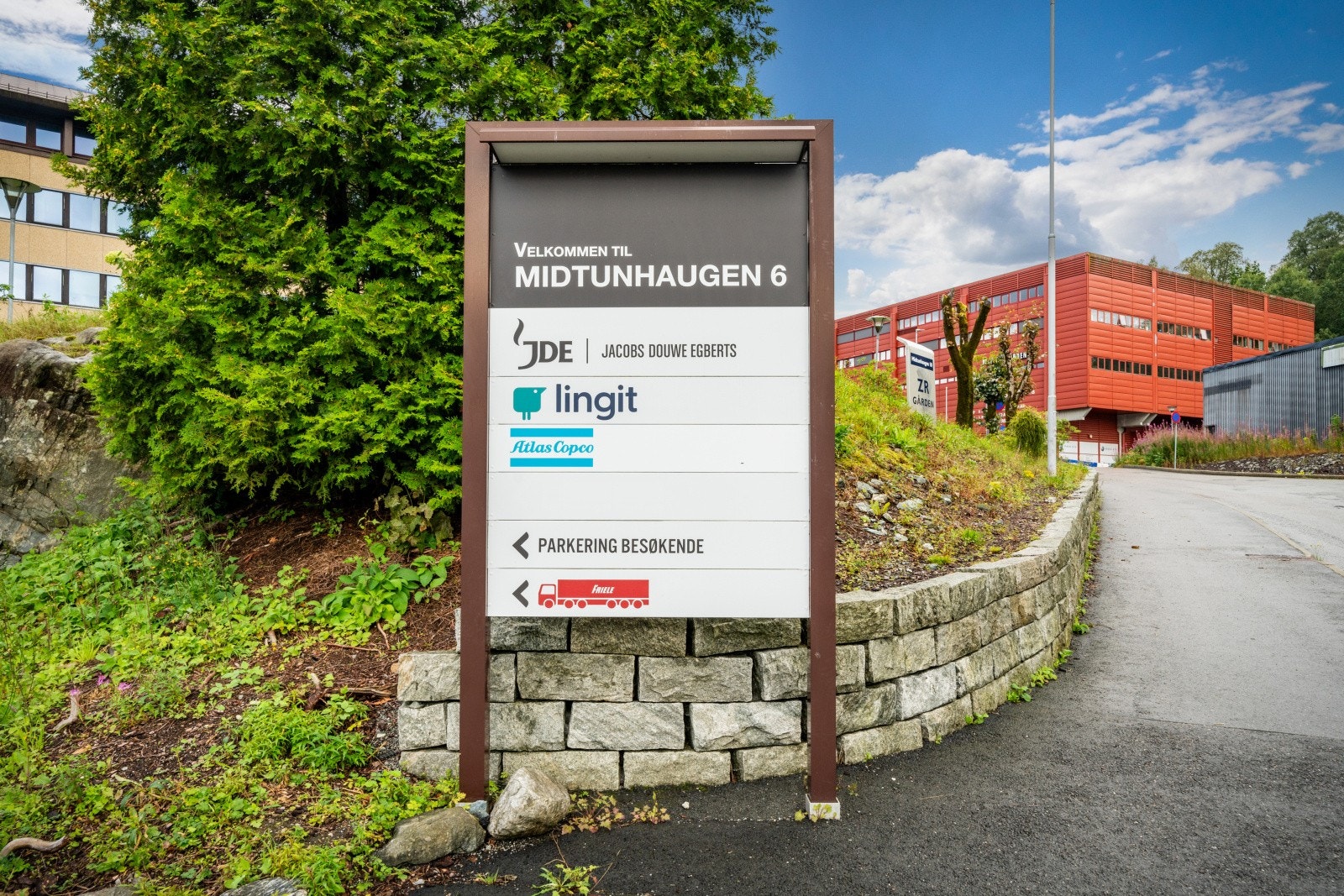 Eiendommen huser flere ulike leietakere Galleribilde