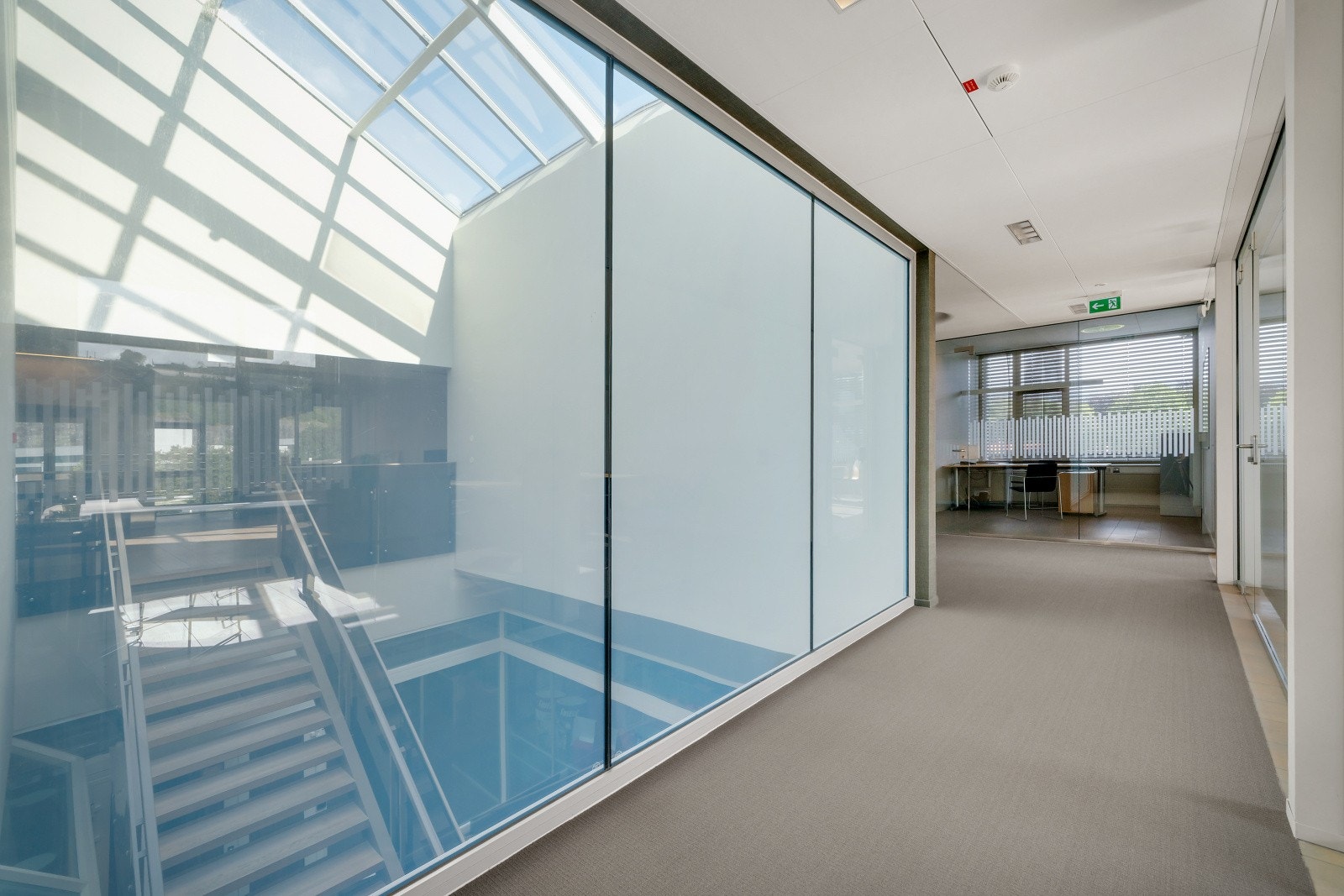 Gang, flotte lyse lokaler Galleribilde