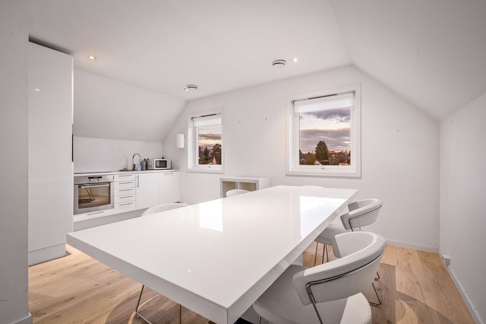 Samt møterom/lunsjrom med kjøkken Galleribilde