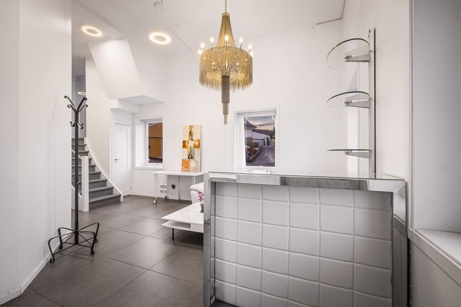 Møbler medfølger etter avtale Galleribilde