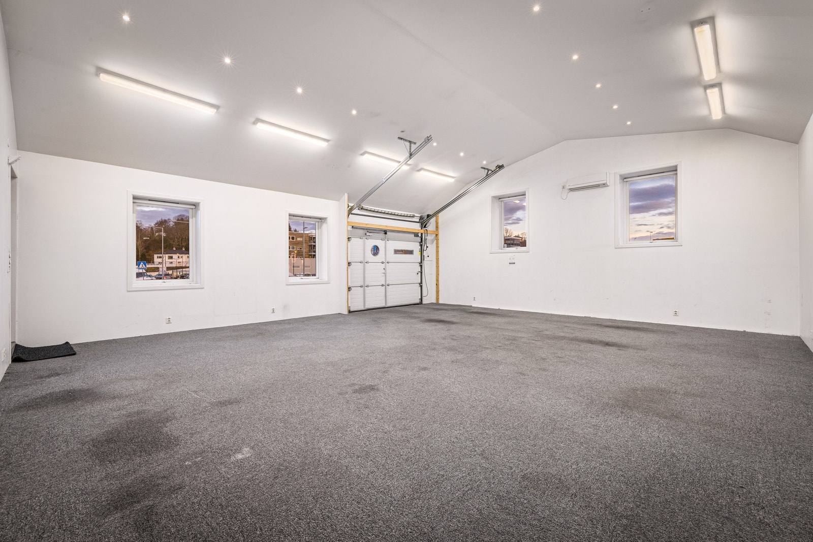 Sentral beliggenhet like ved Blomsterdalen senter Galleribilde