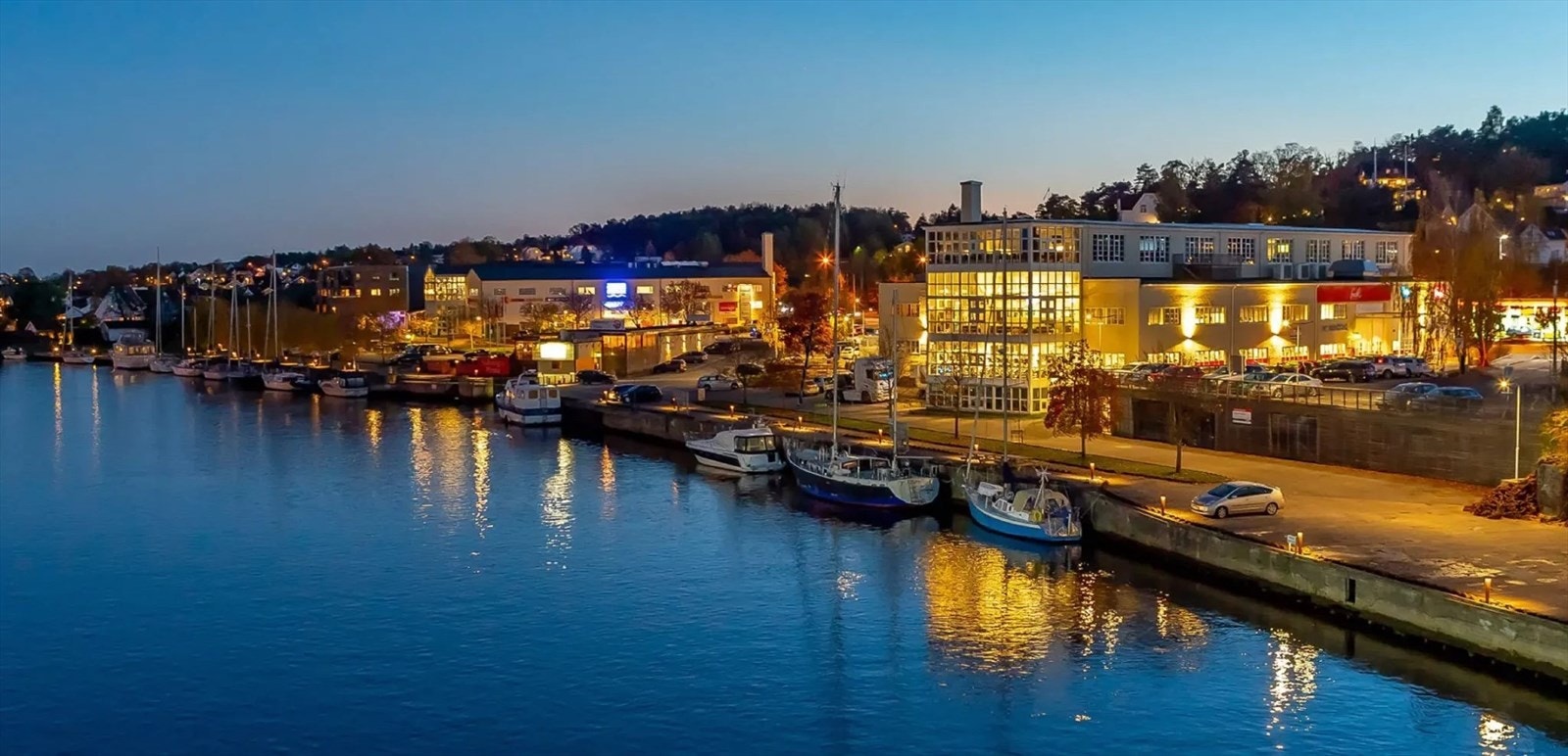 Glommen Brygge ligger idyllisk til ved Vesterelven Galleribilde