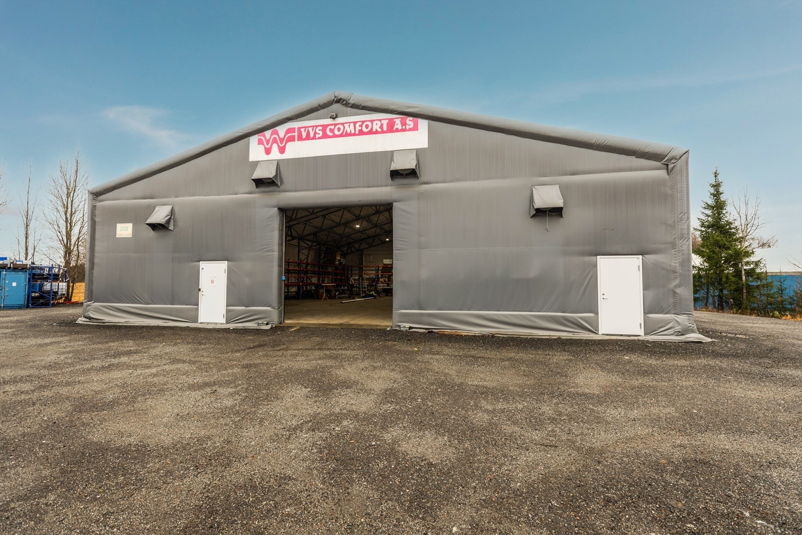 Lagertelt 20 x 24 x 5m fra 2018 med kjøreport 4x4m i begge ender Galleribilde