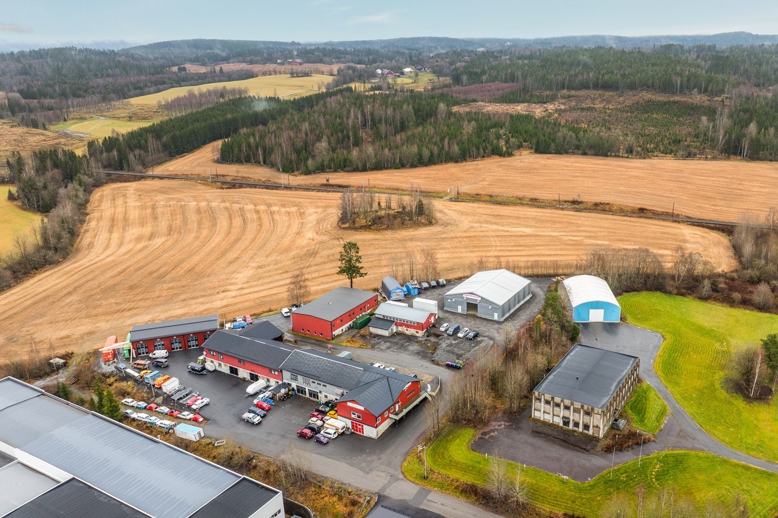 Kontorbygg og lager på egen tomt Galleribilde