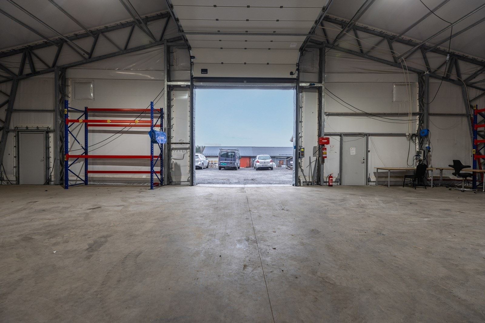 Lagertelt 20 x 24 x 5m fra 2018 med kjøreport 4x4m i begge ender Galleribilde