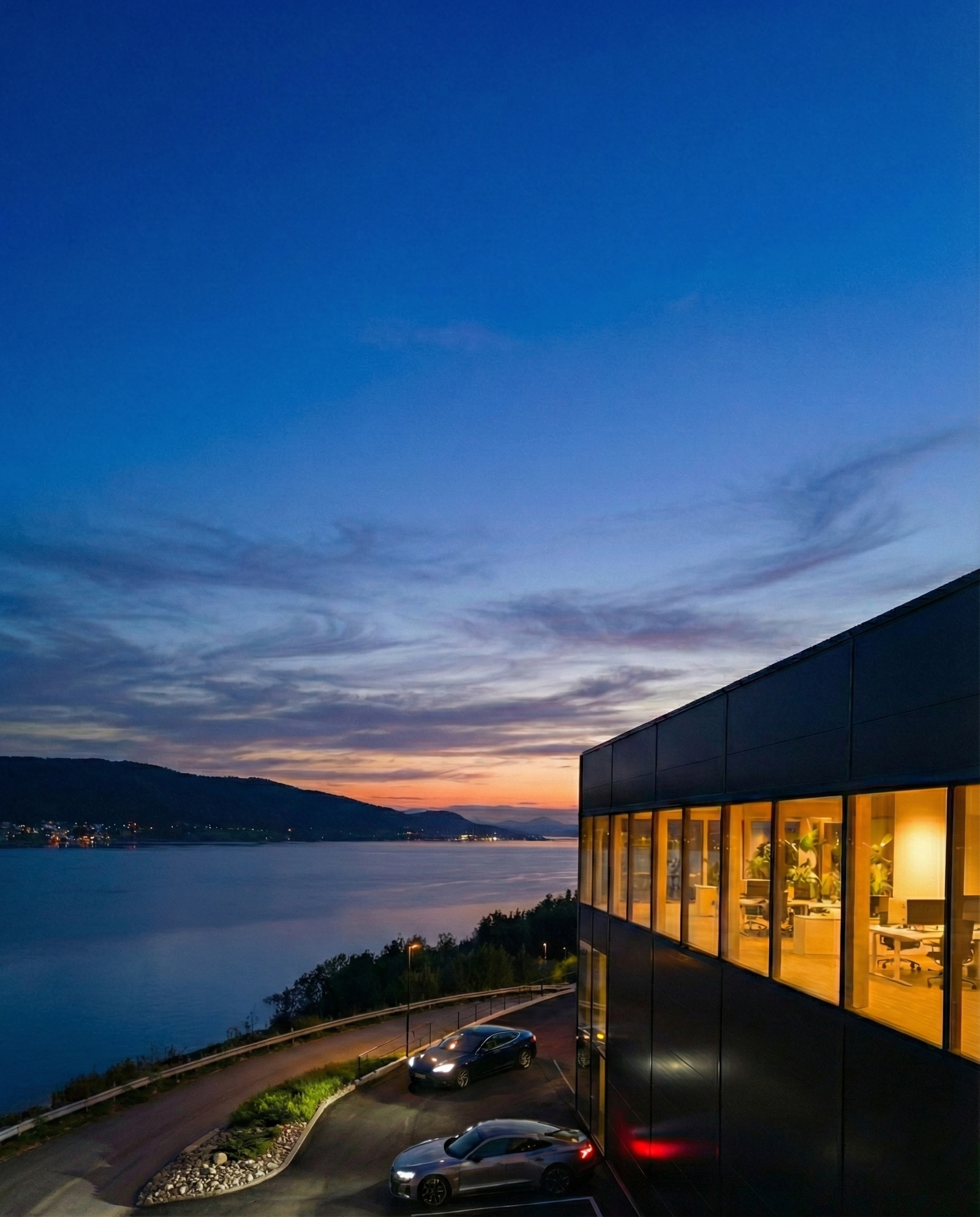 Sett mot øst. Naturskjønne sentrale omgivelser. Korte avstander. Galleribilde