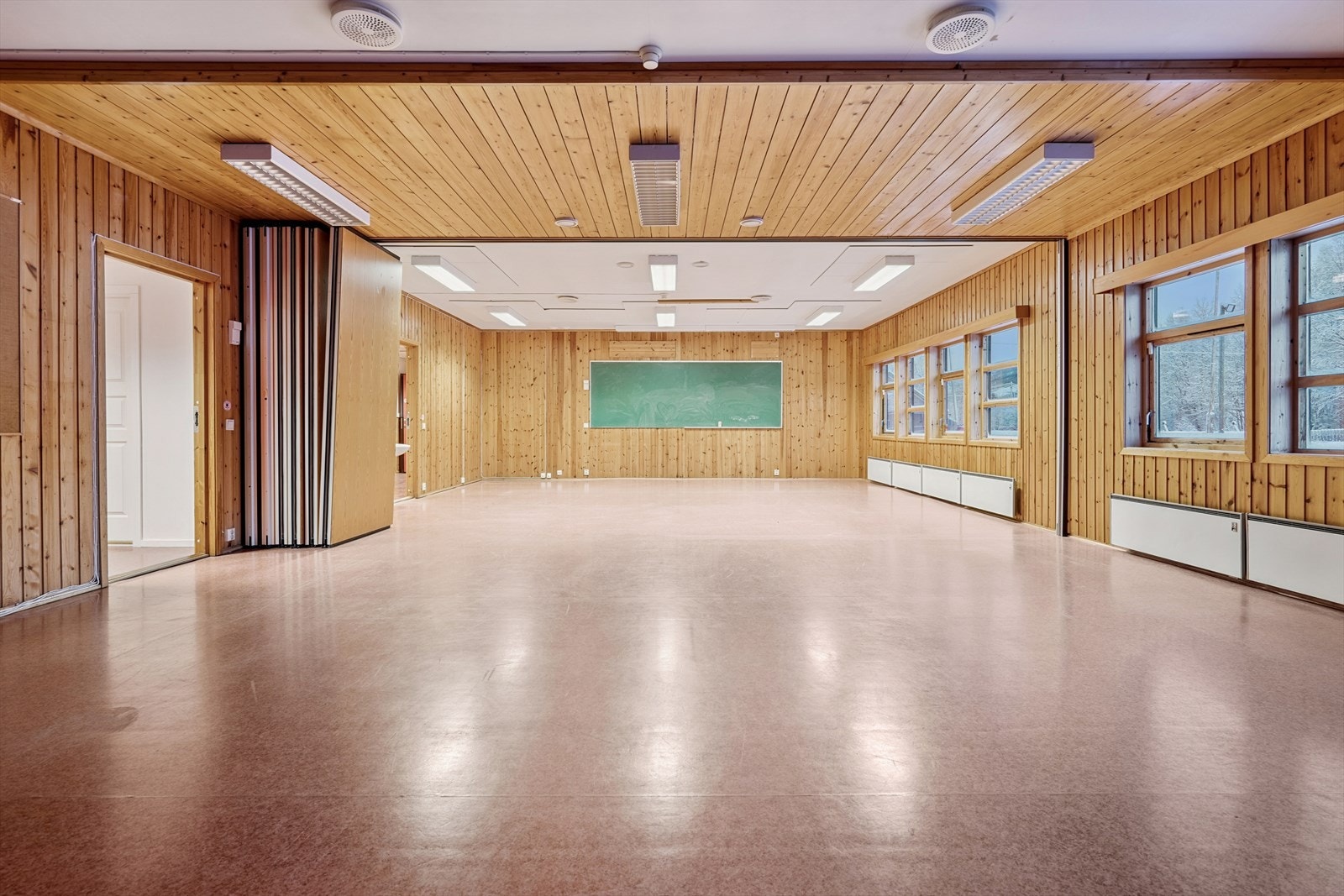 Stort rom tidligere klasserom Galleribilde