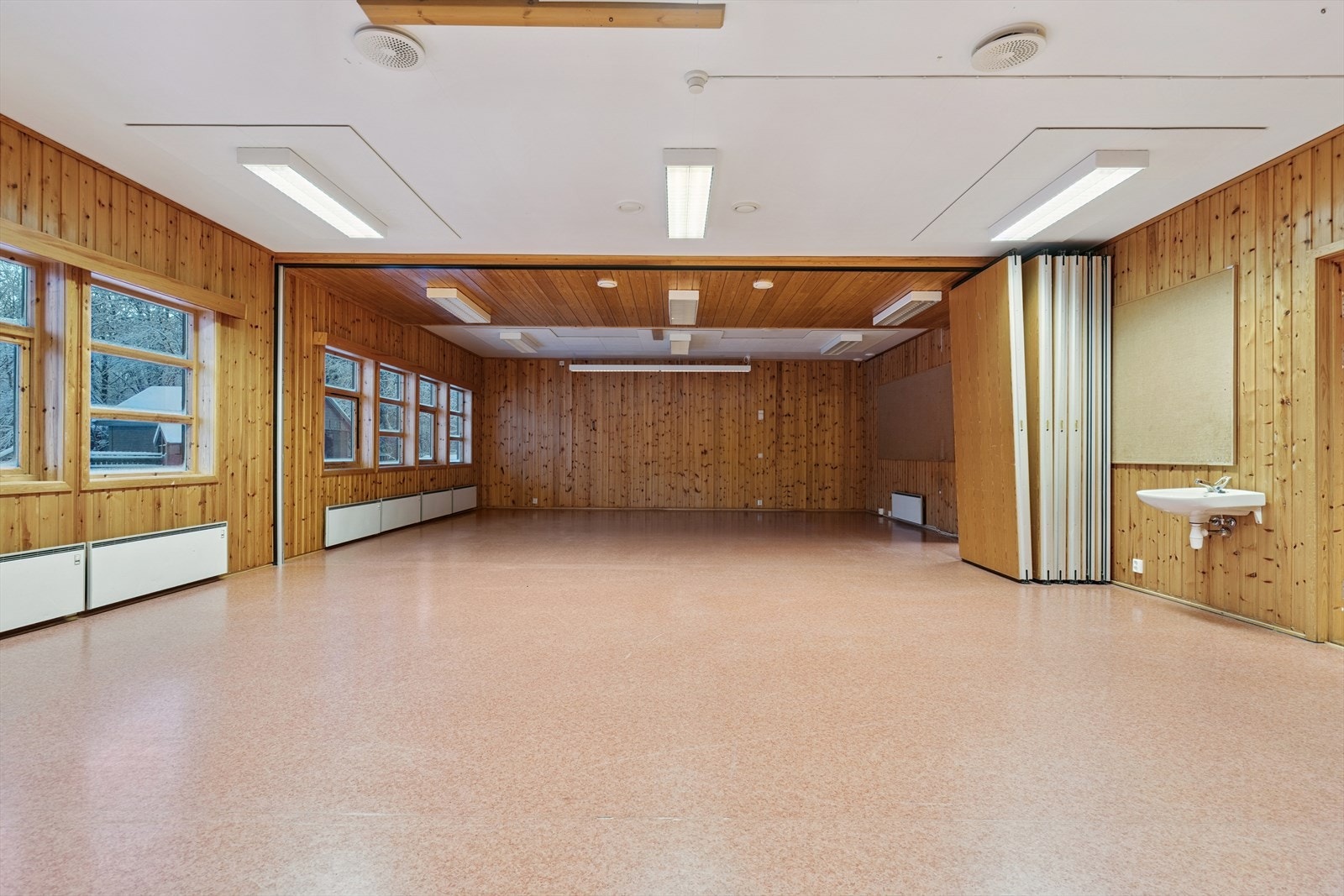 Stort fellessrom- tidligere klasserom Galleribilde