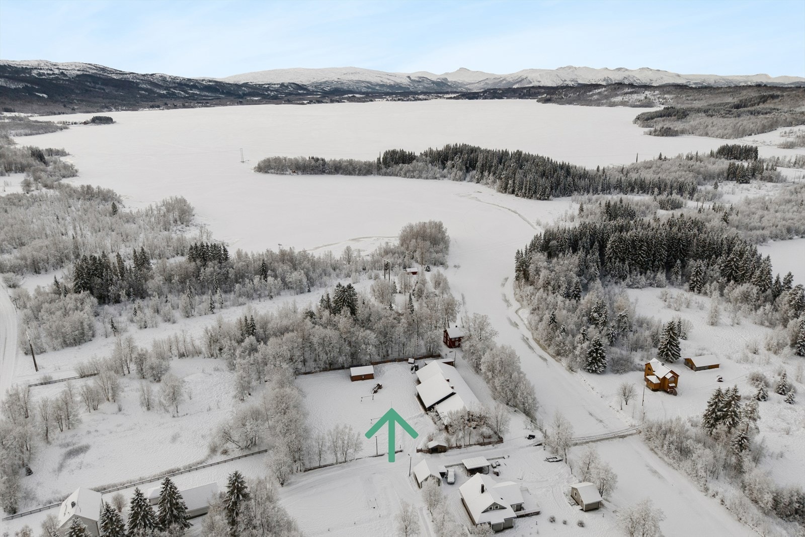 Dronebilde som også viser store deler av Kosmovannet Galleribilde