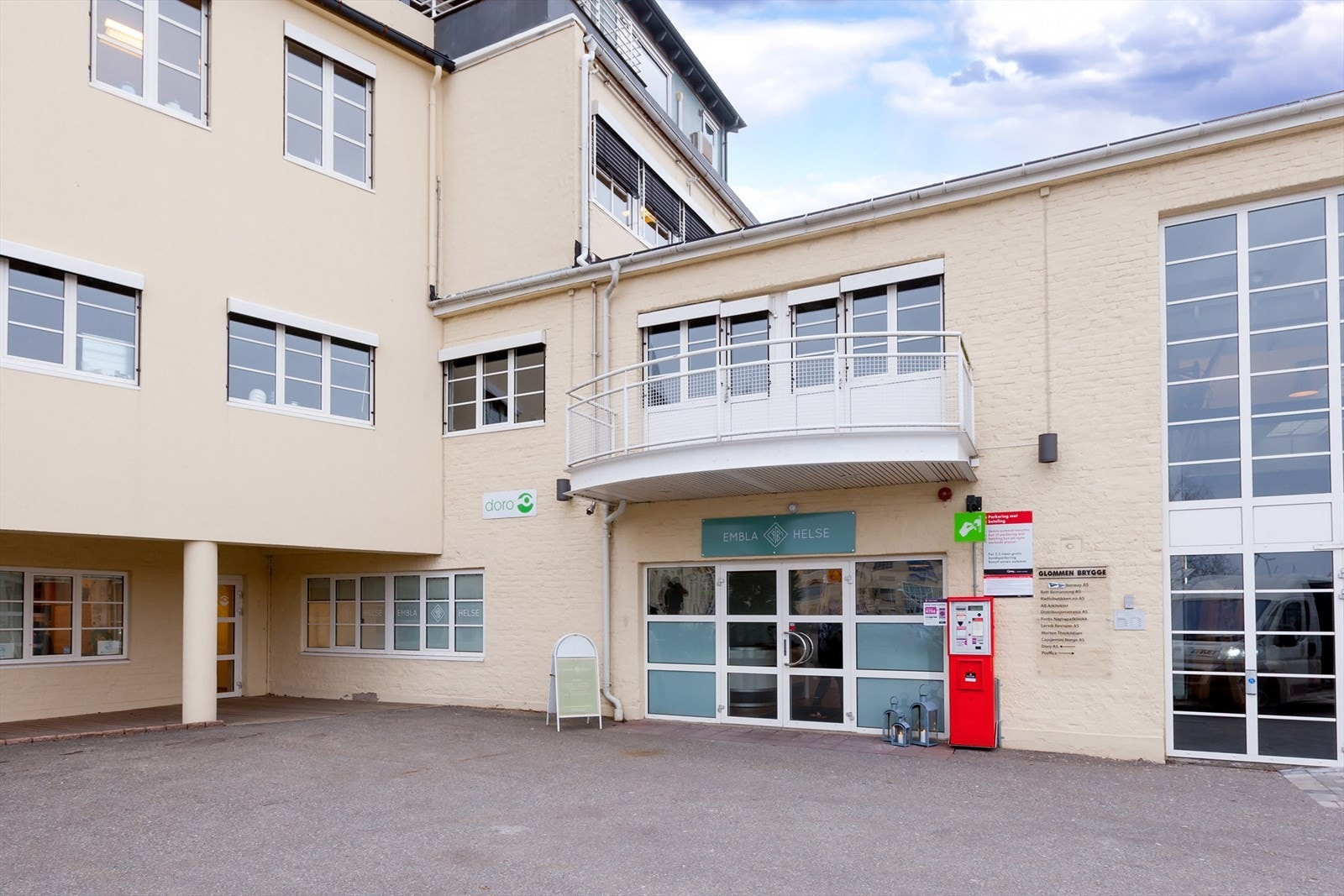 Helse- og velværesenteret er godt synlig og lett tilgjengelig Galleribilde