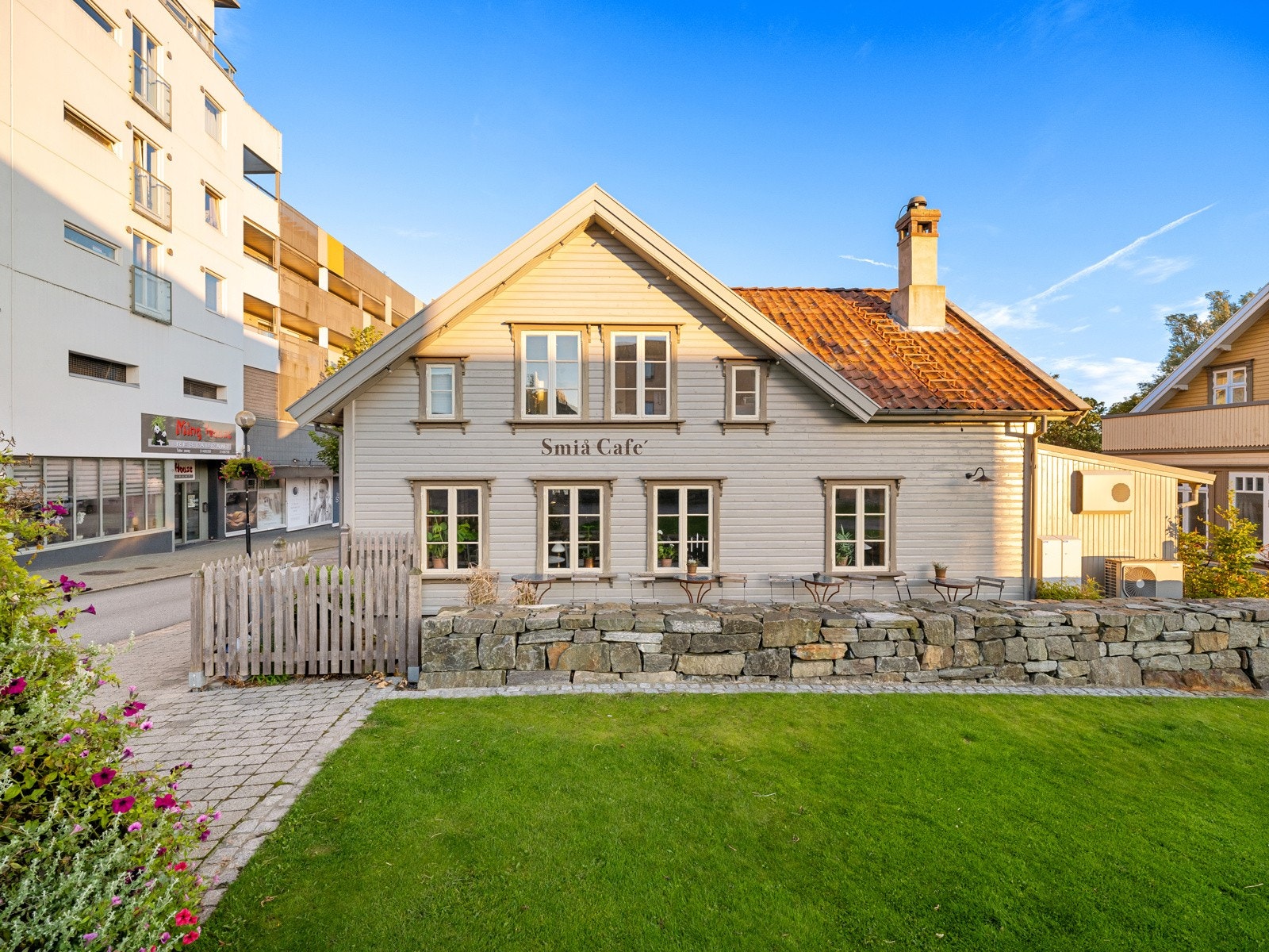 I dag huset bygget den populære kafeen "Smia Cafe" i næringsdelen, og leies ut som boligfomål i den ene delen av andre etasje. Galleribilde