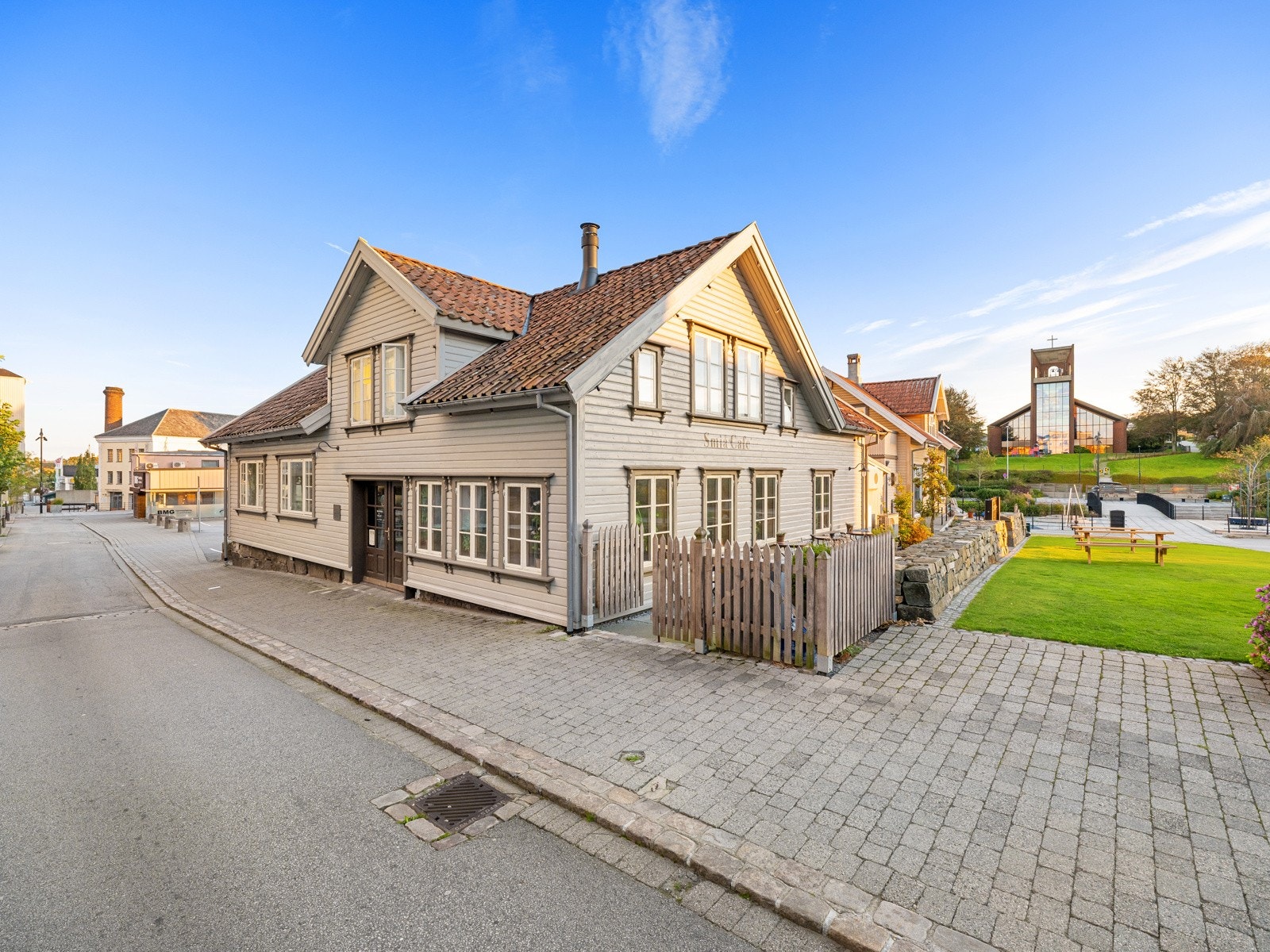 Samtidig som bygget ble isolert og teknisk oppgradert med dagens krav til varme, energi og ventilasjon - har det historiske vern stått sentralt i alt arbeid. Galleribilde