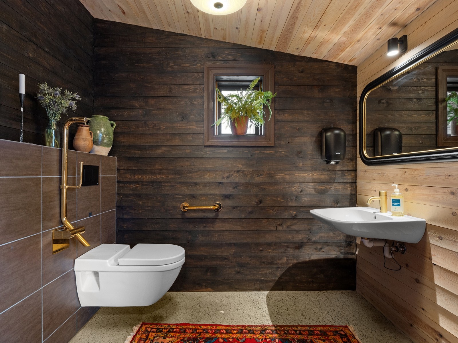 Toalett for gjester. Galleribilde