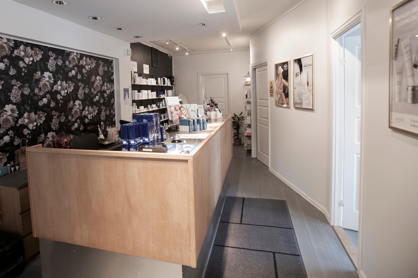 Det er foretatt flere gode oppgraderinger både innendørs og utvendig - se eget punkt om dette i prospektet. Galleribilde