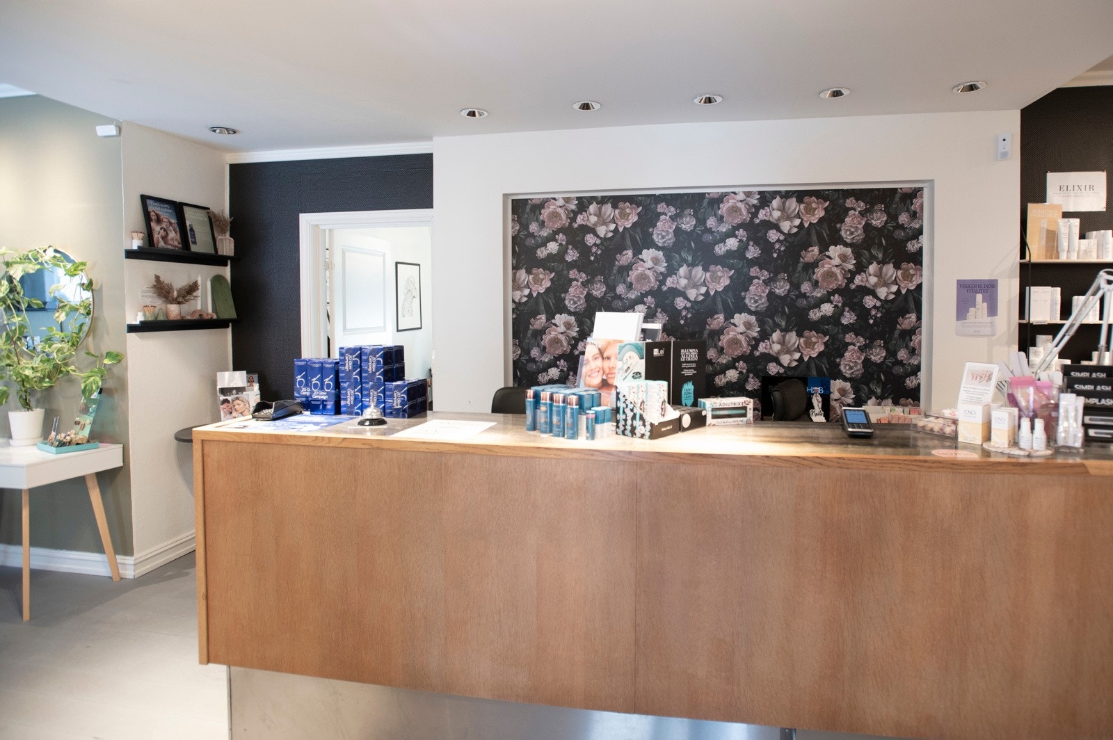 Leieinntekten er kr. 25.000,- per mnd og leieforholdet har 6 mnd. gjensidig oppsigelsesfrist. Galleribilde