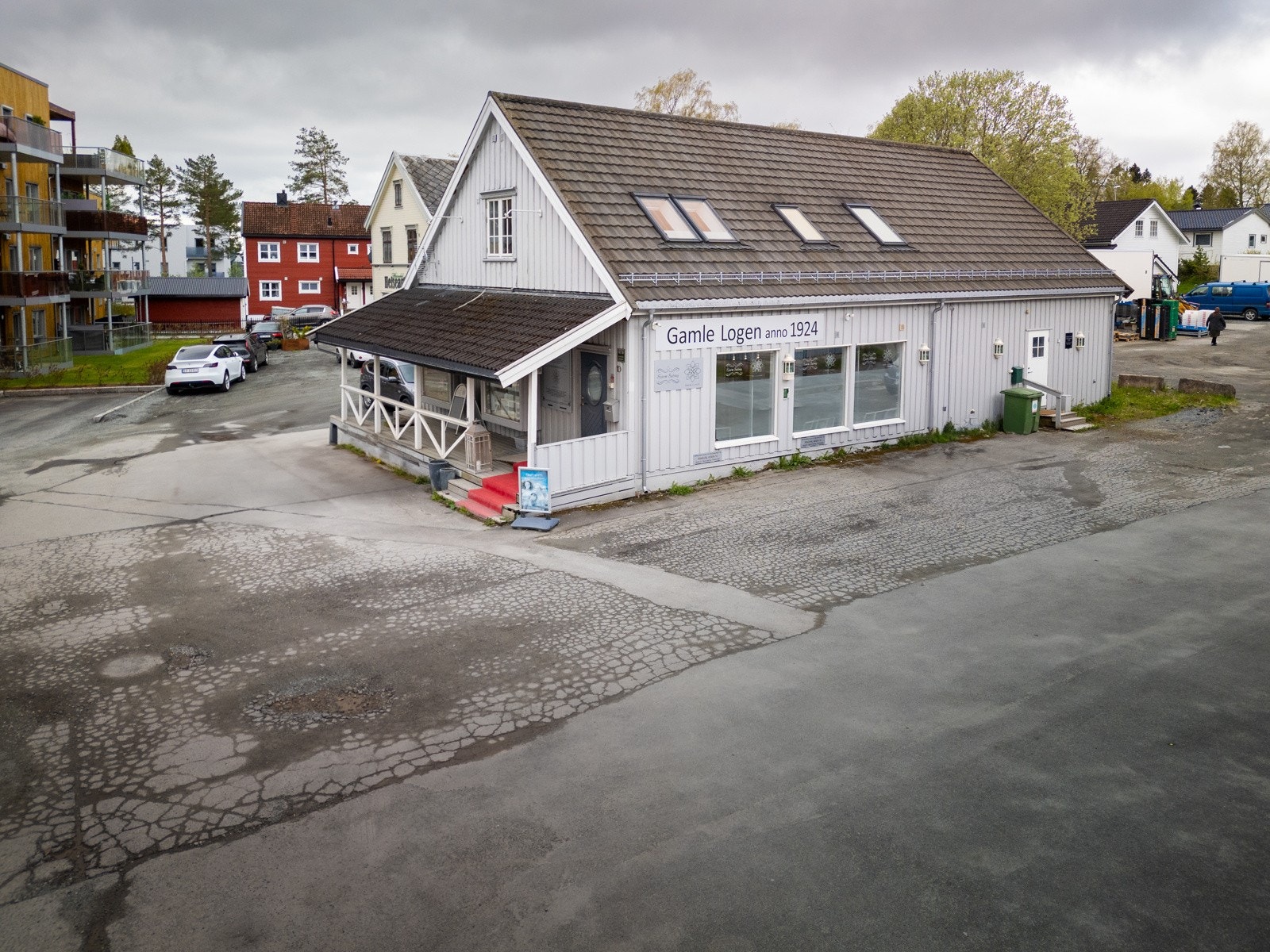 Velkommen til Ringvålvegen 10, et bygg rikt på historie og med god vedlikeholdshistorikk. Galleribilde