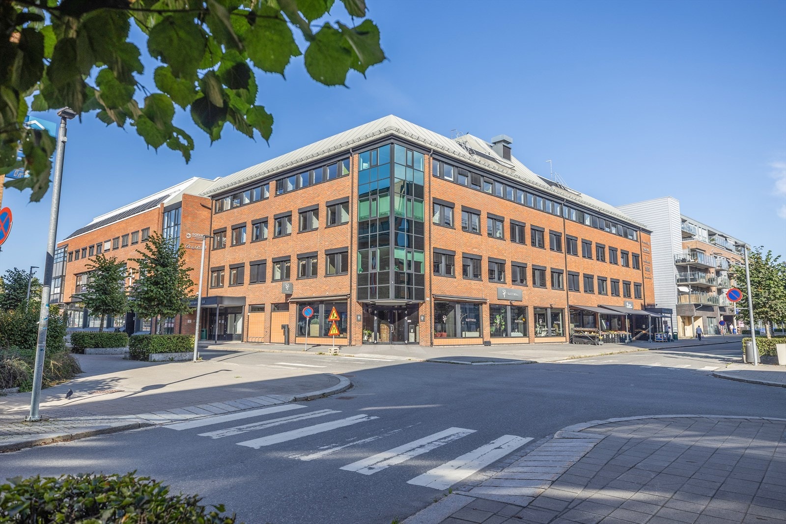 Midt i hjertet av sentrum med kort gangavstand til Ski stasjon. Galleribilde