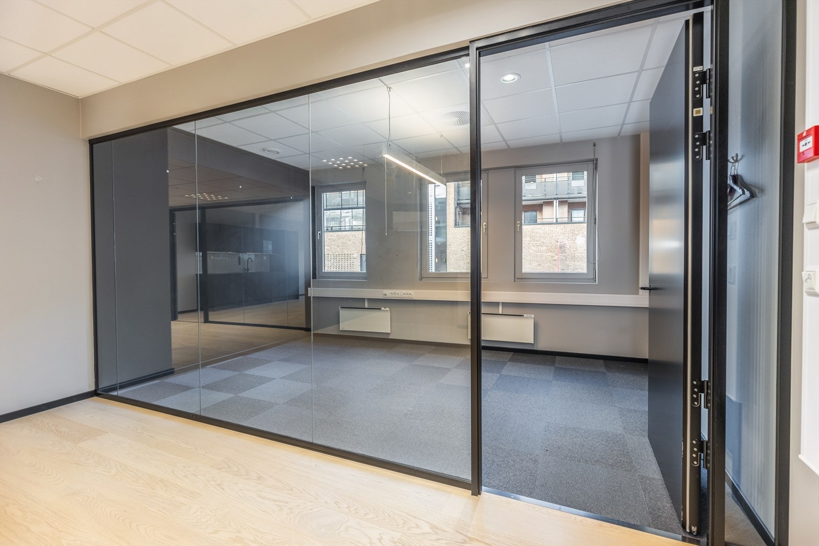 Omfattende modernisering ble gjennomført i 2021 og lokaler holder gjennomgående god standard. Galleribilde