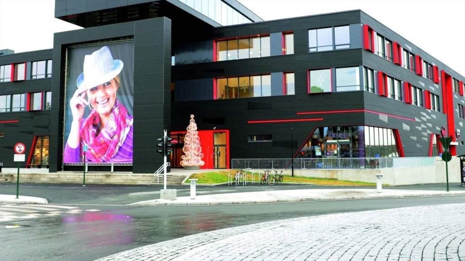 Sirkis Shopping. Galleribilde