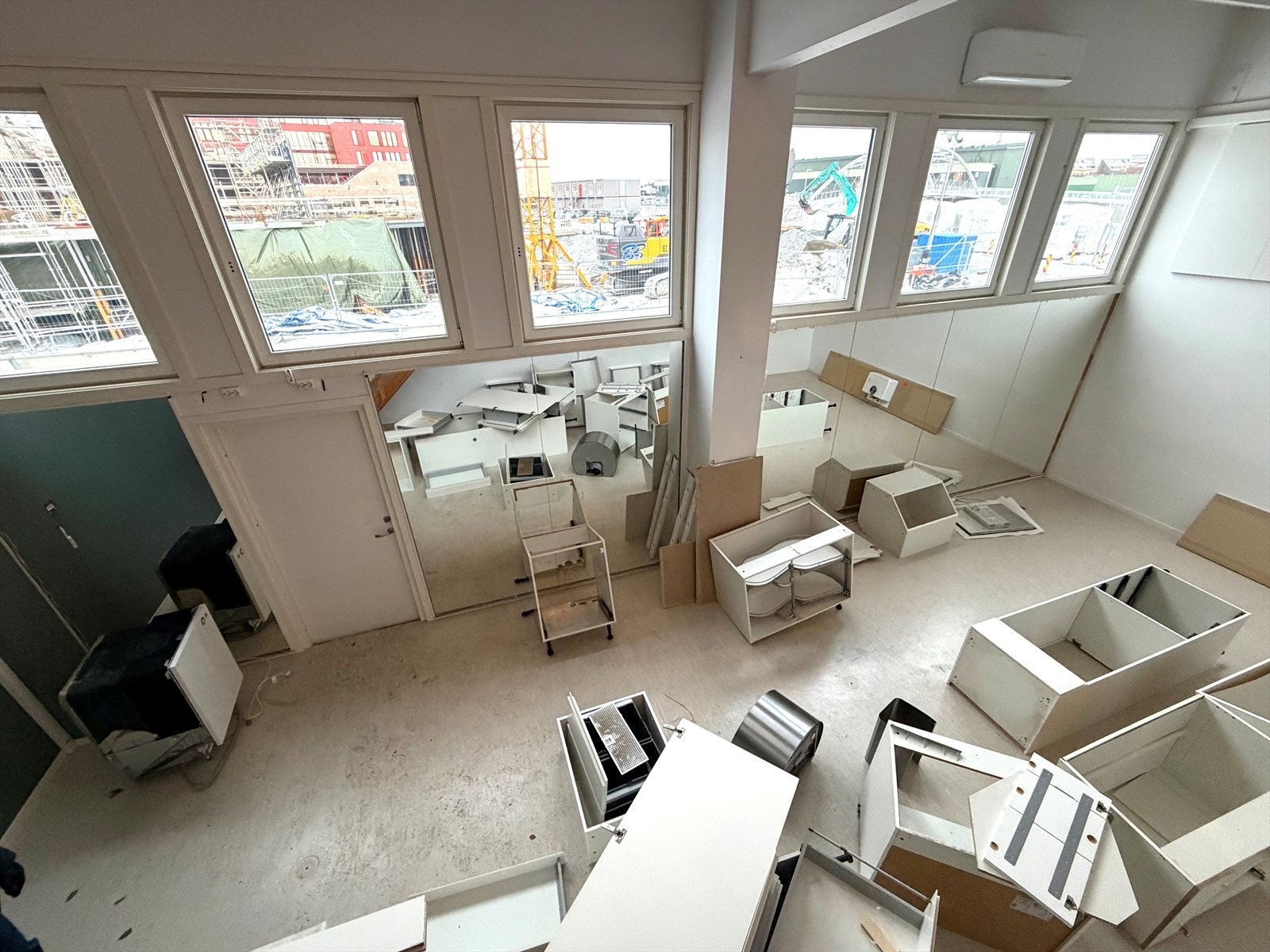 Ca. 60 kvm BTA lager. Det kan settes inn en kjøreport Galleribilde