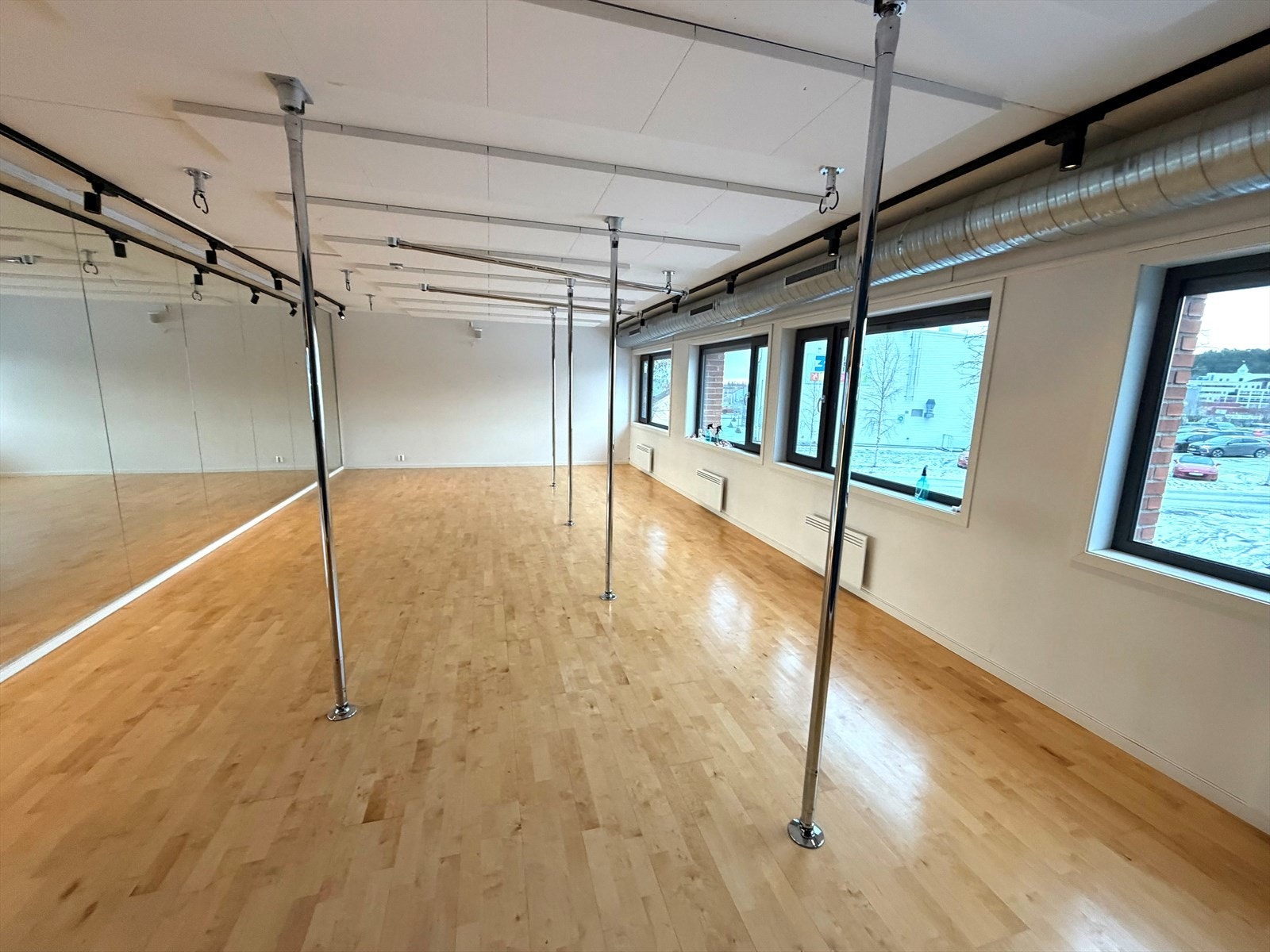 Avdelt åpent areal. Galleribilde