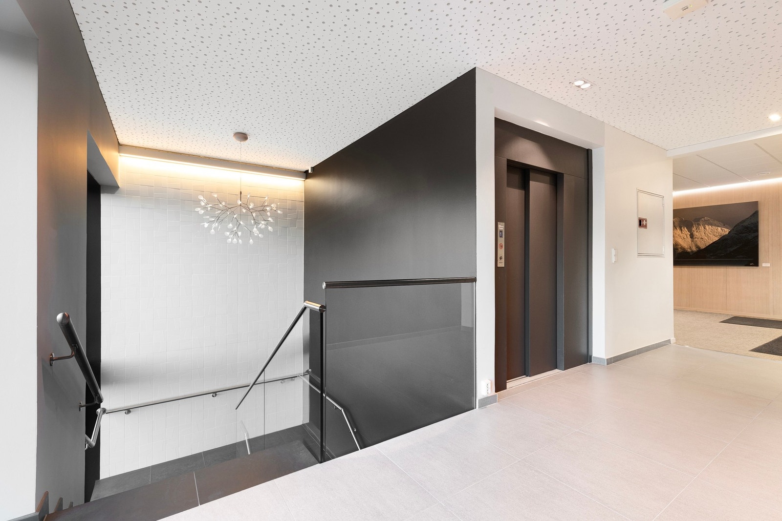 Felles trapperom / Heis Galleribilde