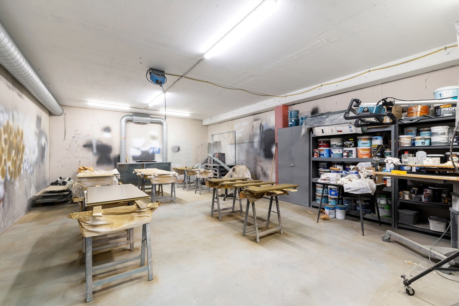 Godkjent lakkeringsrom med avtrekk Galleribilde