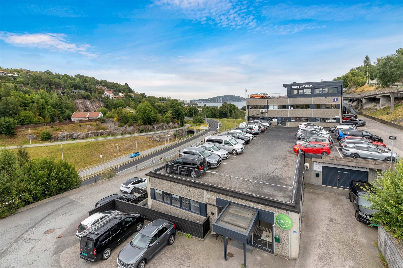 Sentralt plassert kombinasjonslokaler - kort avstand til E39 og sentrum Galleribilde