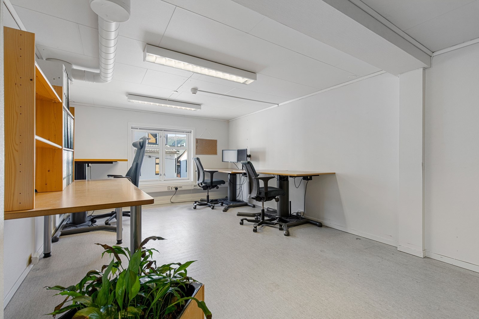 Byggene har tidliger vart bolig, bank, bakeri, renseri, bokhandel med mer Galleribilde