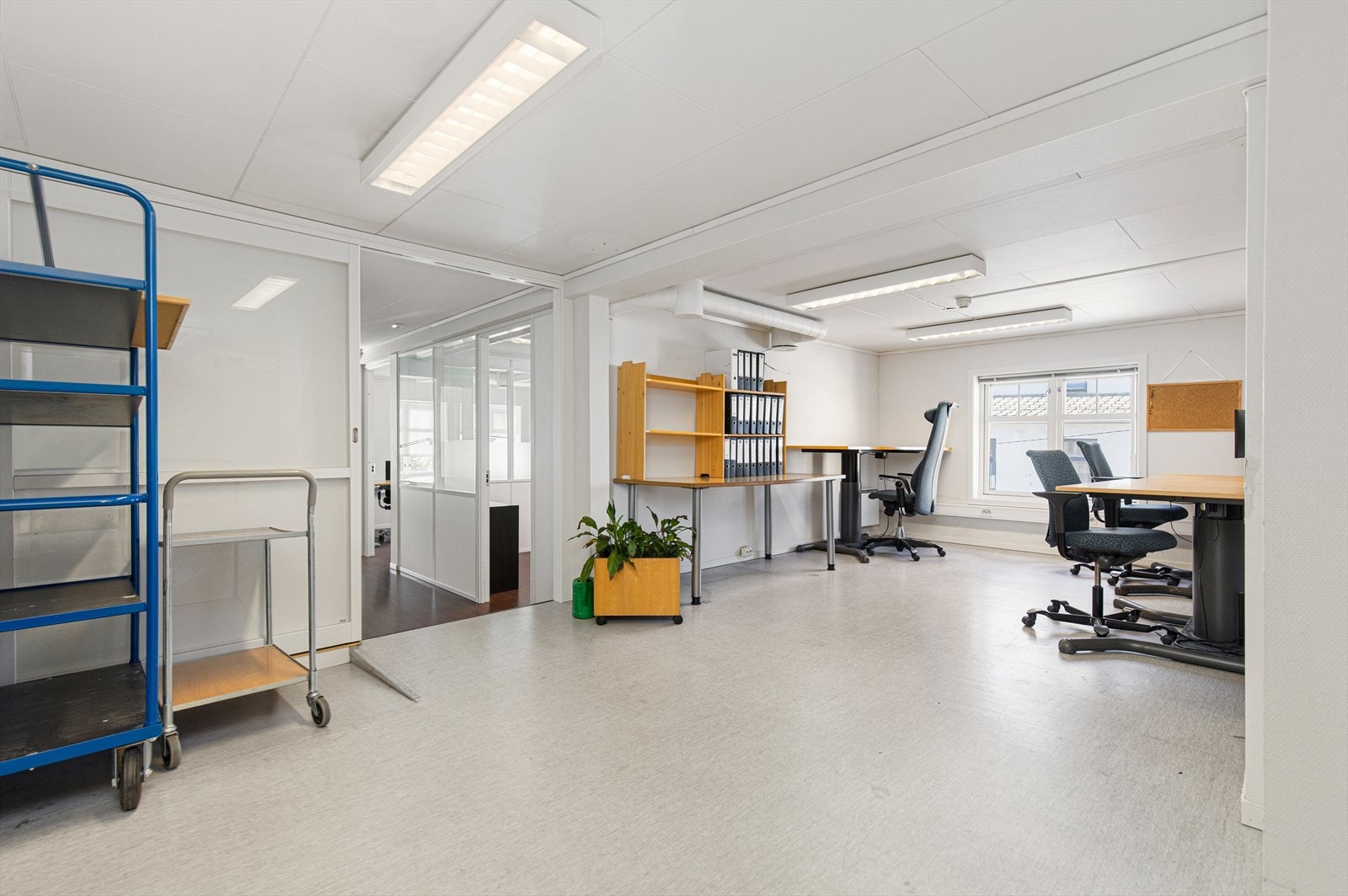 Kontor og pakkeavdeling Galleribilde