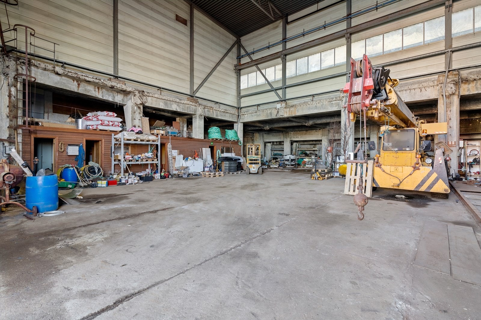 Trenger du en lagringsareal har denne hallen god plass Galleribilde