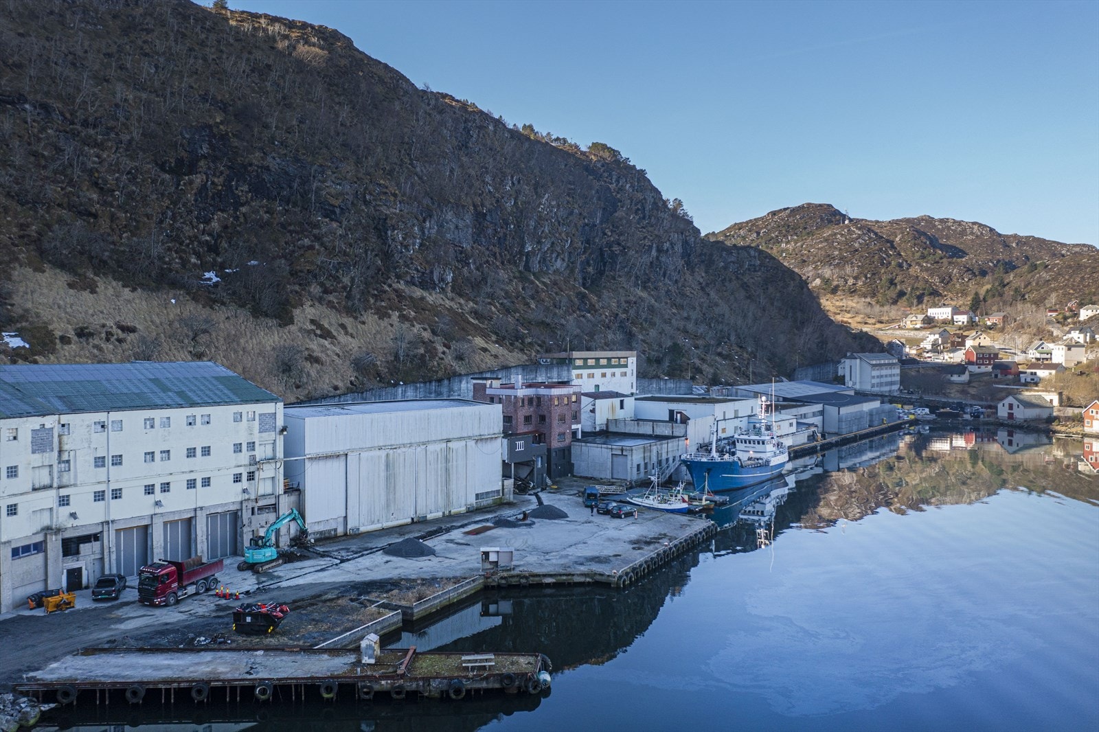 Fra eiendommen er det kort avstand til Fosnavåg sentrum og Thon hotell Galleribilde