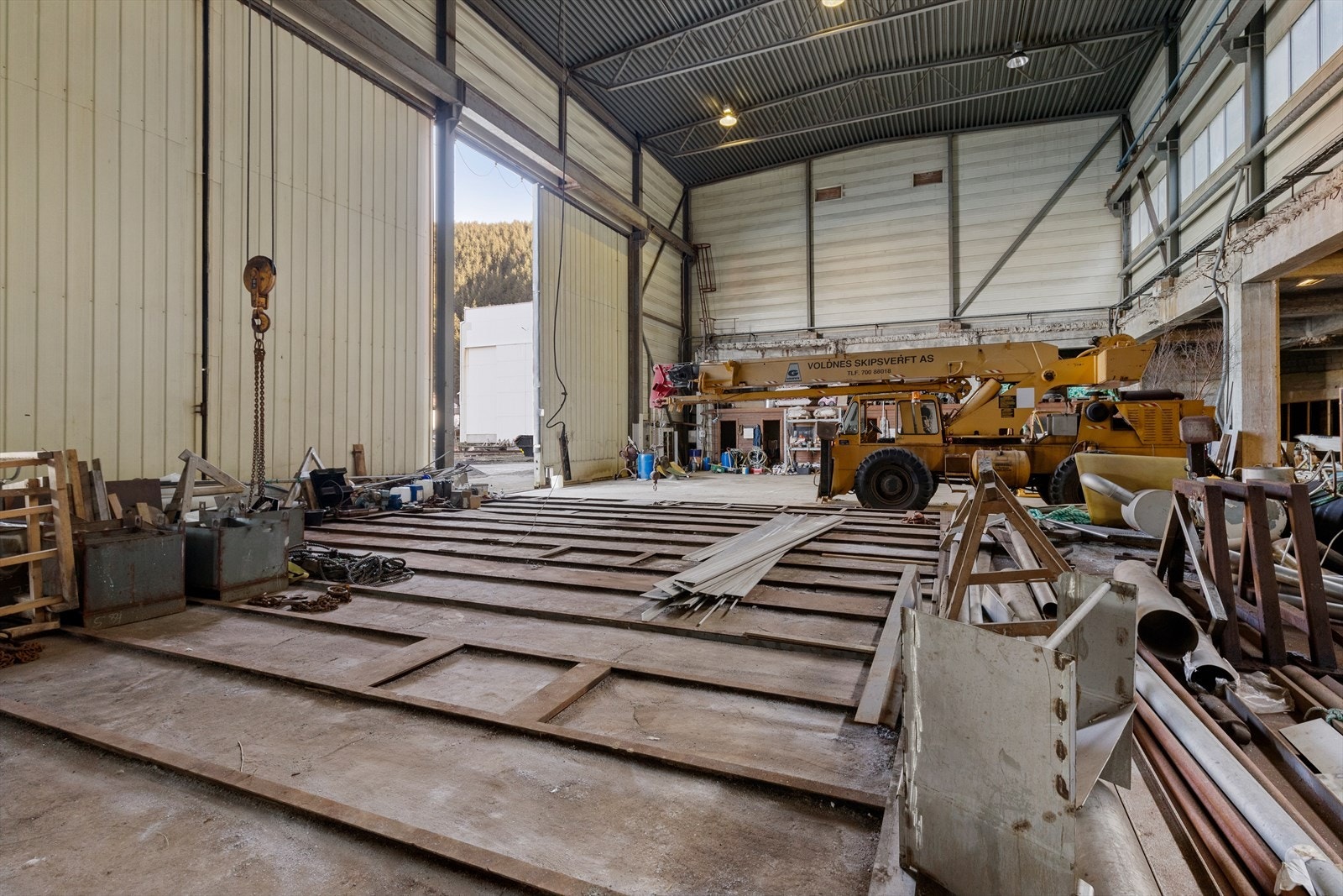 Det er to skyveporter og en leddport Galleribilde