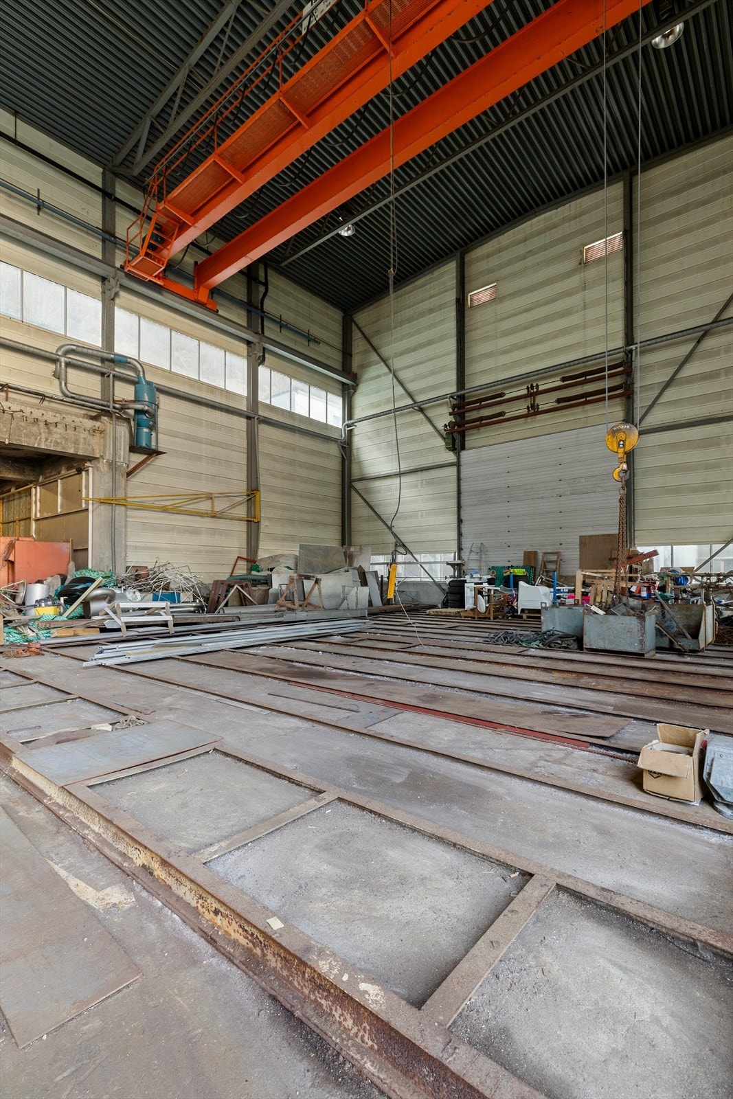 Beliggende i Fosnavåg havn som gir fine muligheter for lagring av materiell og deler tilknyttet båter/skip Galleribilde