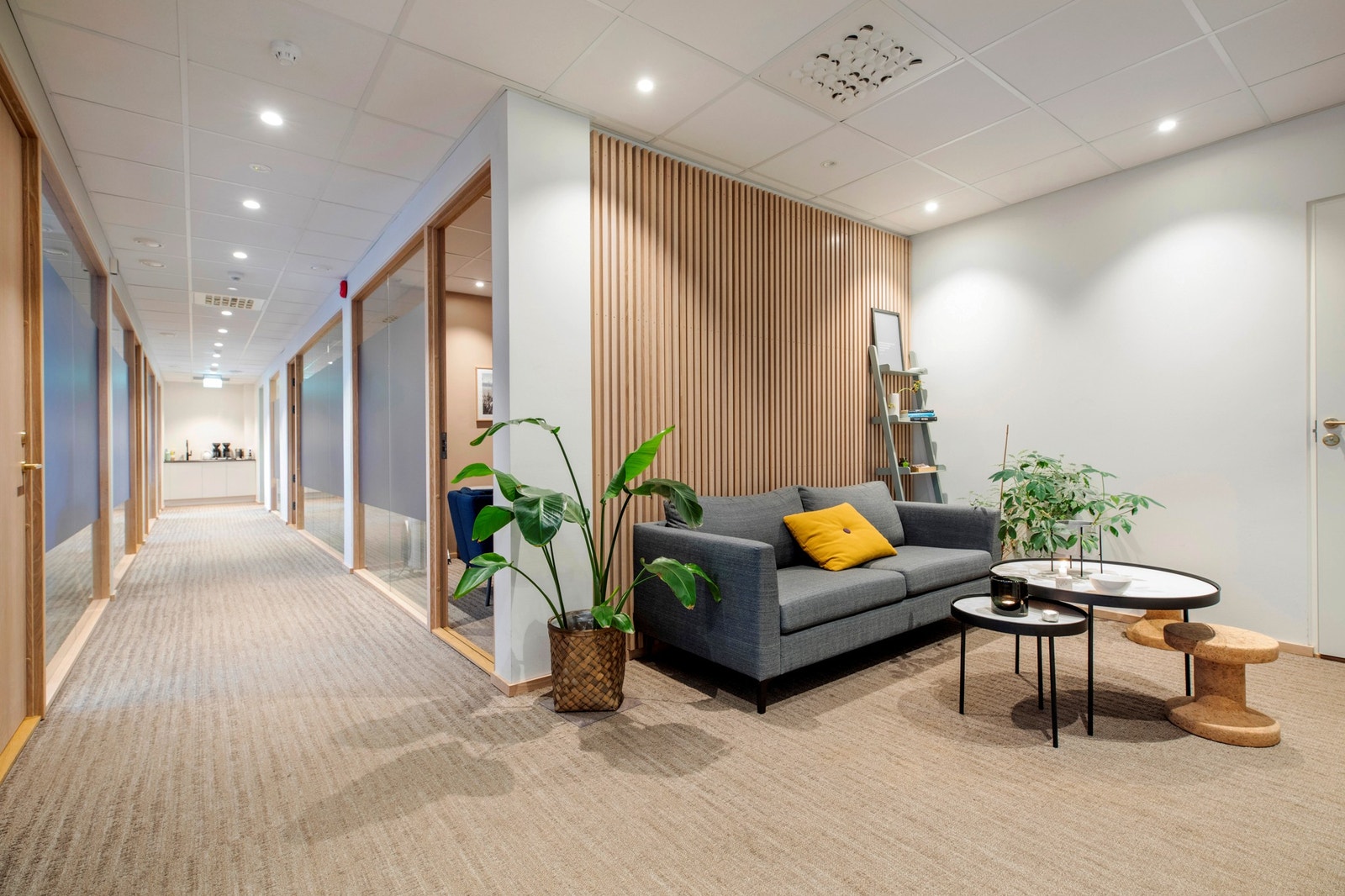 Lokalene brukes i dag som kontor og må bygges om hvis man skal drive utadrettet virksomhet Galleribilde