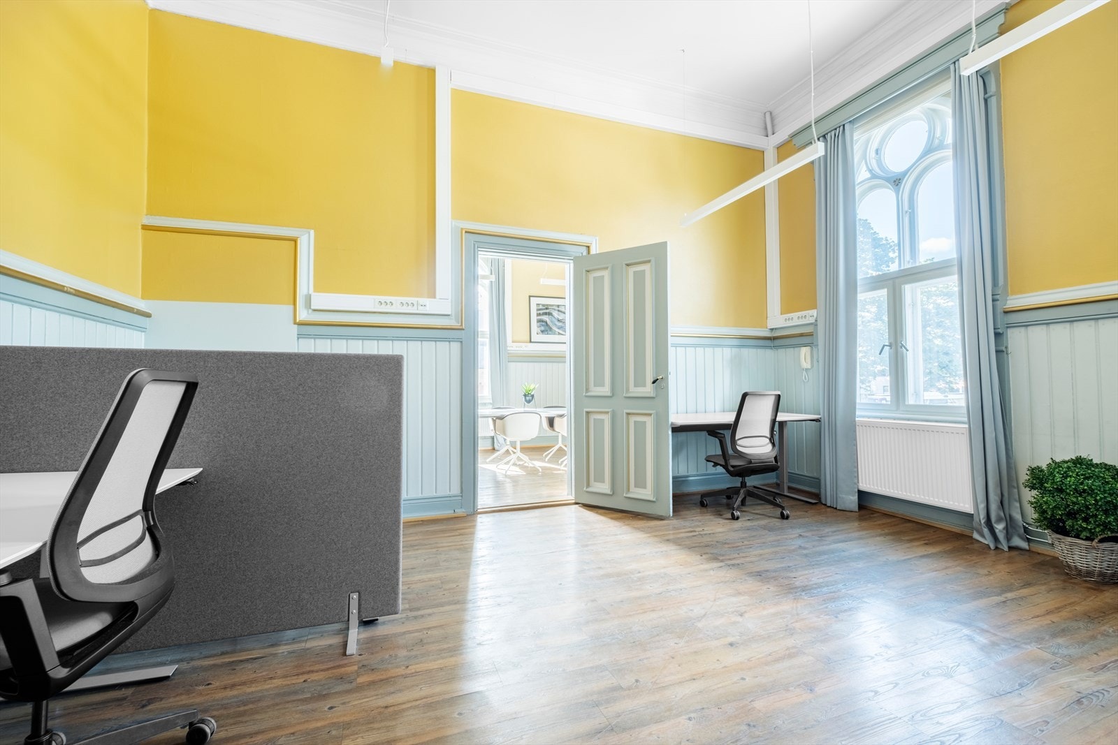 Kontor med tilhørende møterom Galleribilde